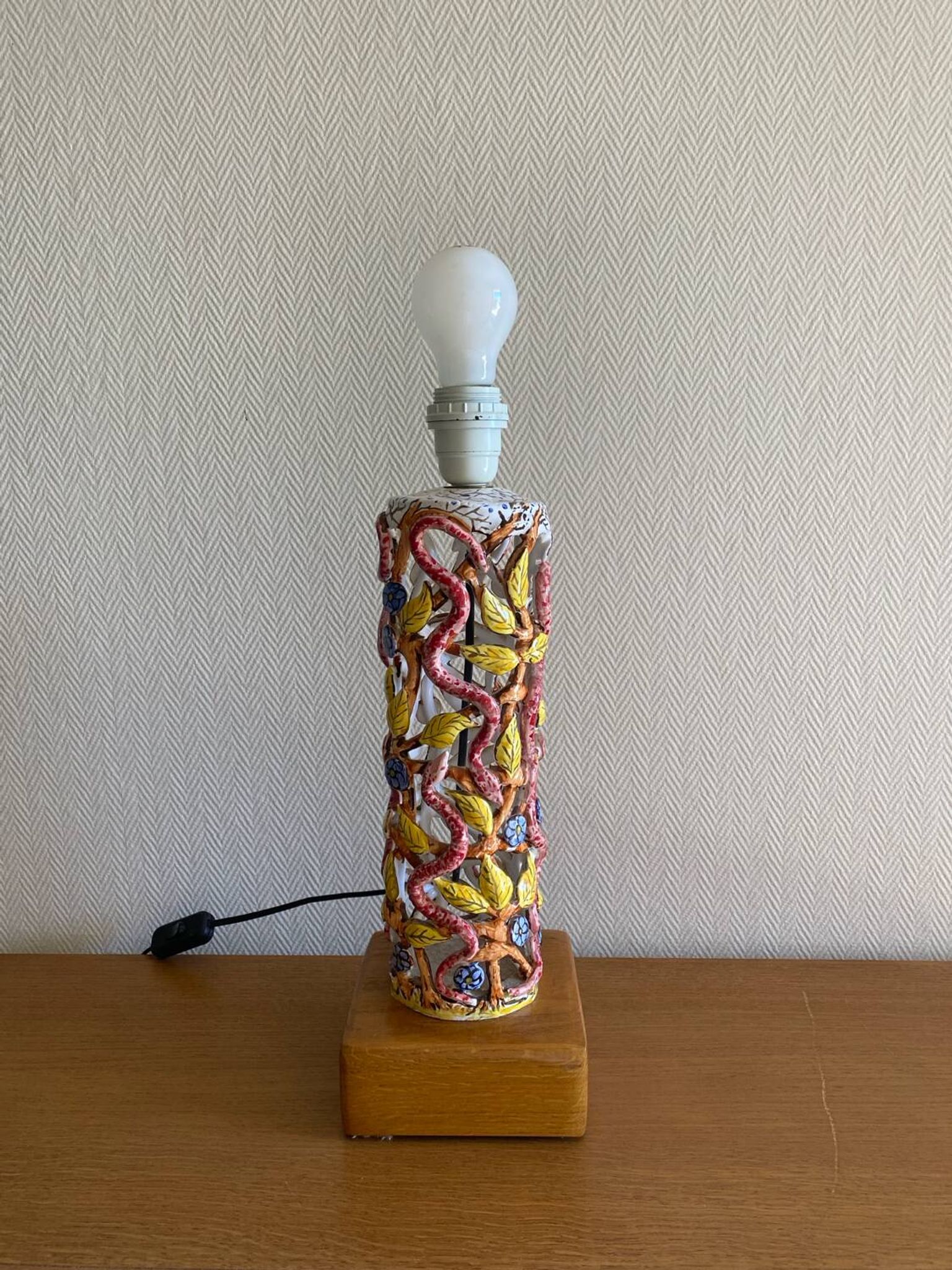 Openwork ceramic lamp base with Garden of Eden decor