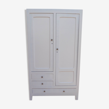 Armoire parisienne