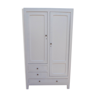 Armoire parisienne