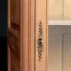 Armoire vitrée parisienne Art déco en bois fruitier