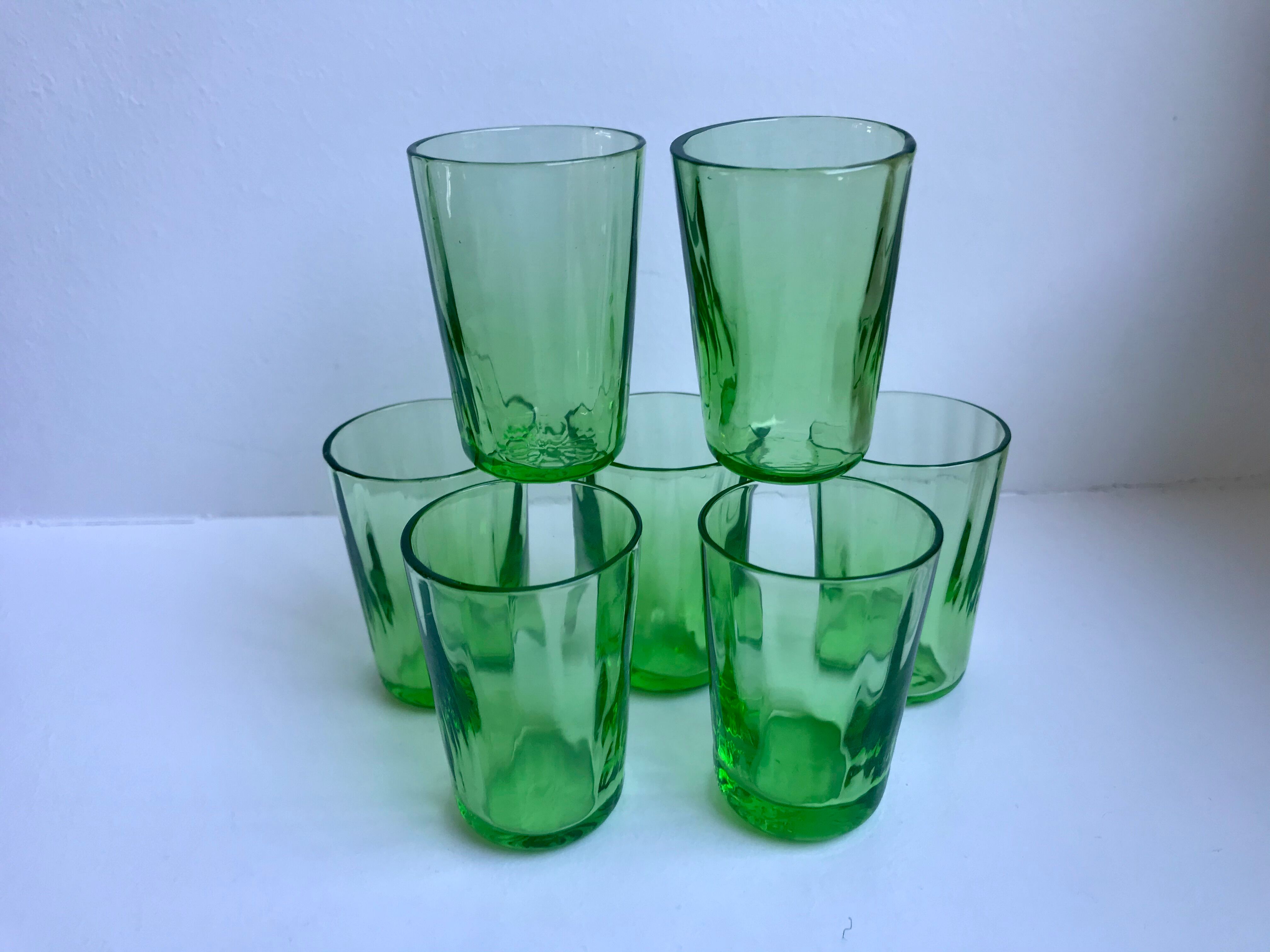 Set of 7 green glass liquor glasses 60s-70s