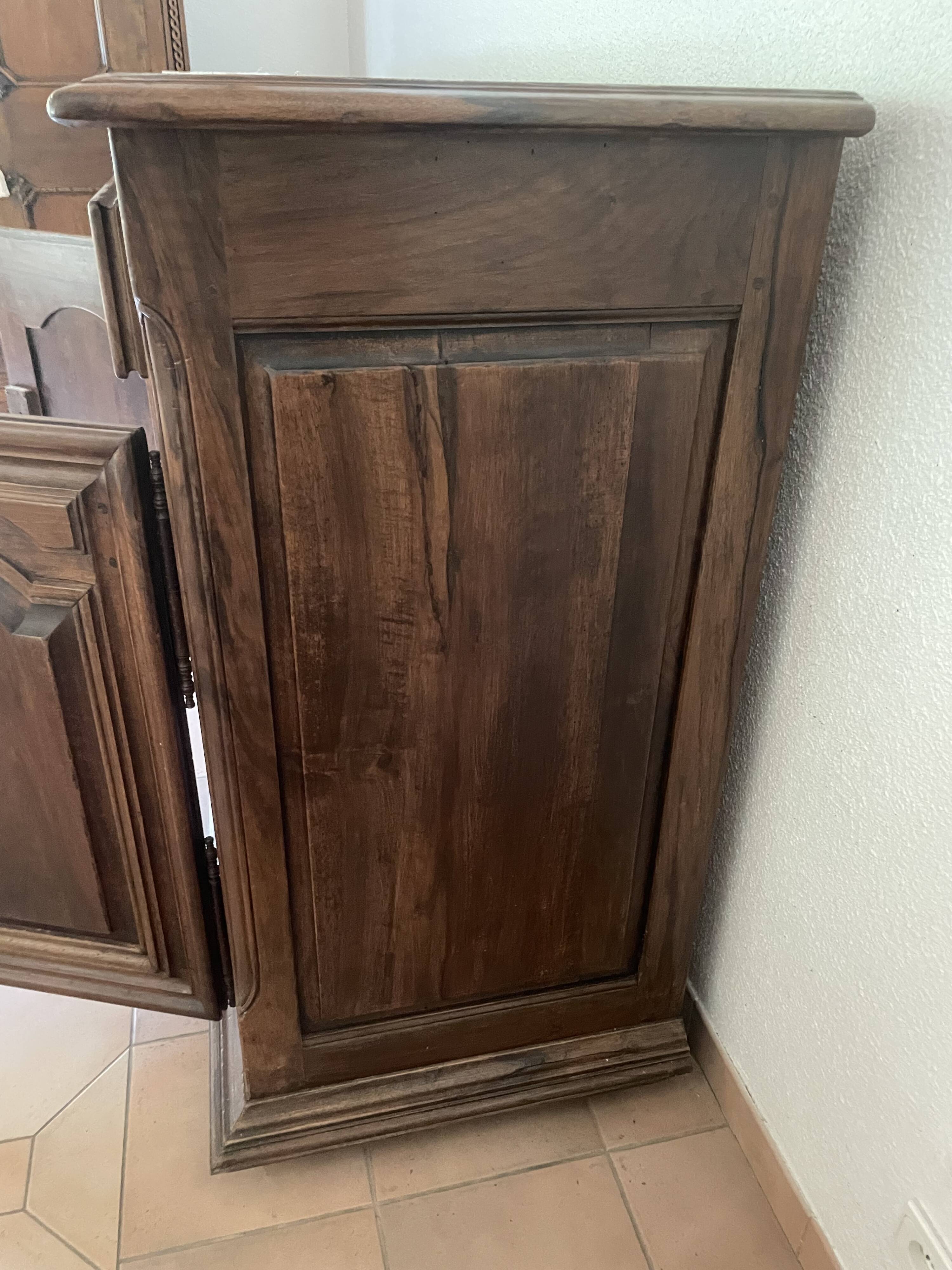 Classic buffet, solid oak in good condition.
