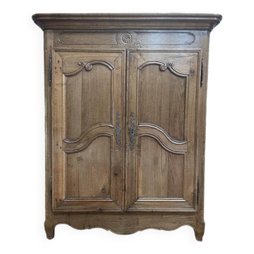 Armoire bassette époque Louis XV en chêne massif