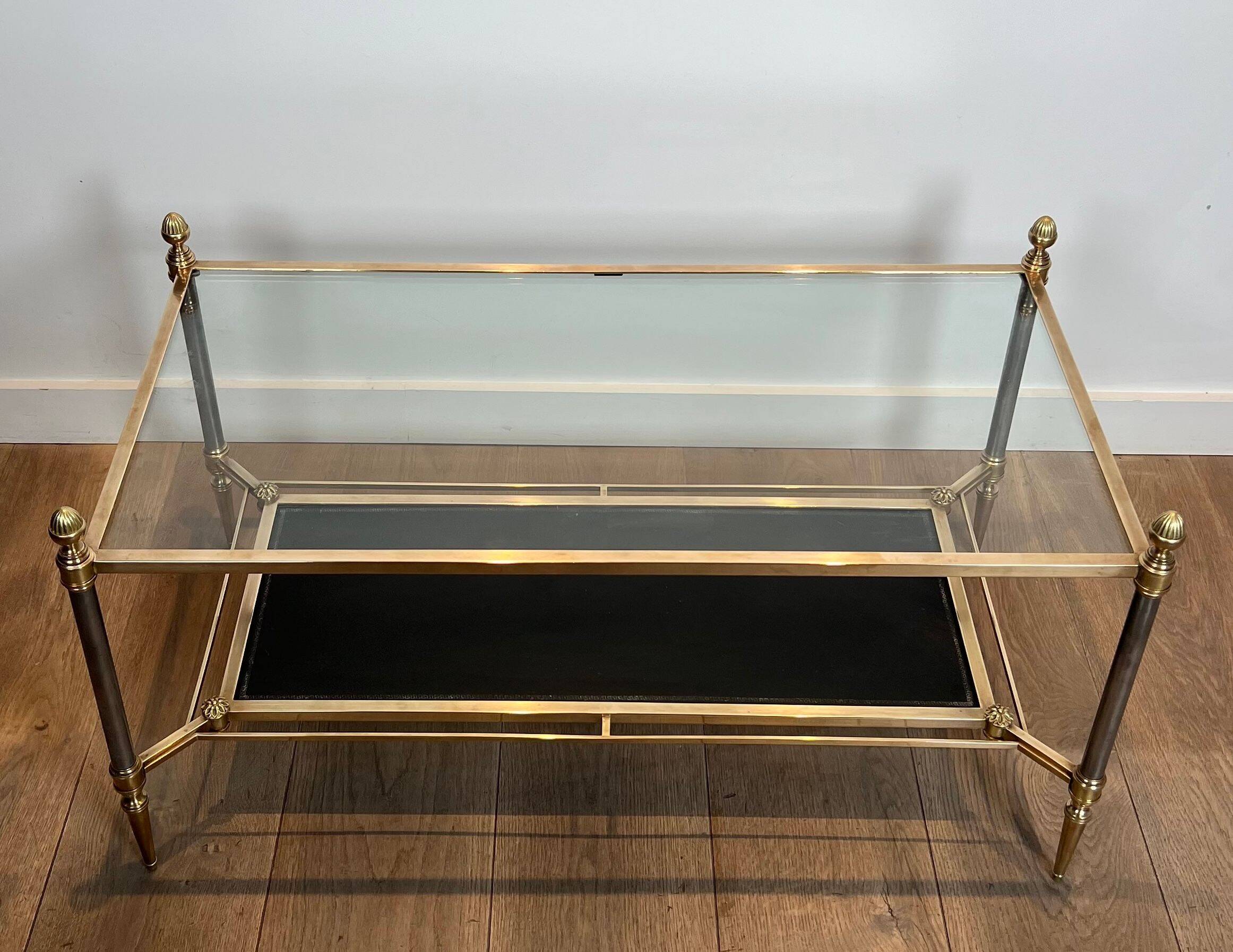 Table basse en laiton et plateau en cuir noir de la Maison Jansen