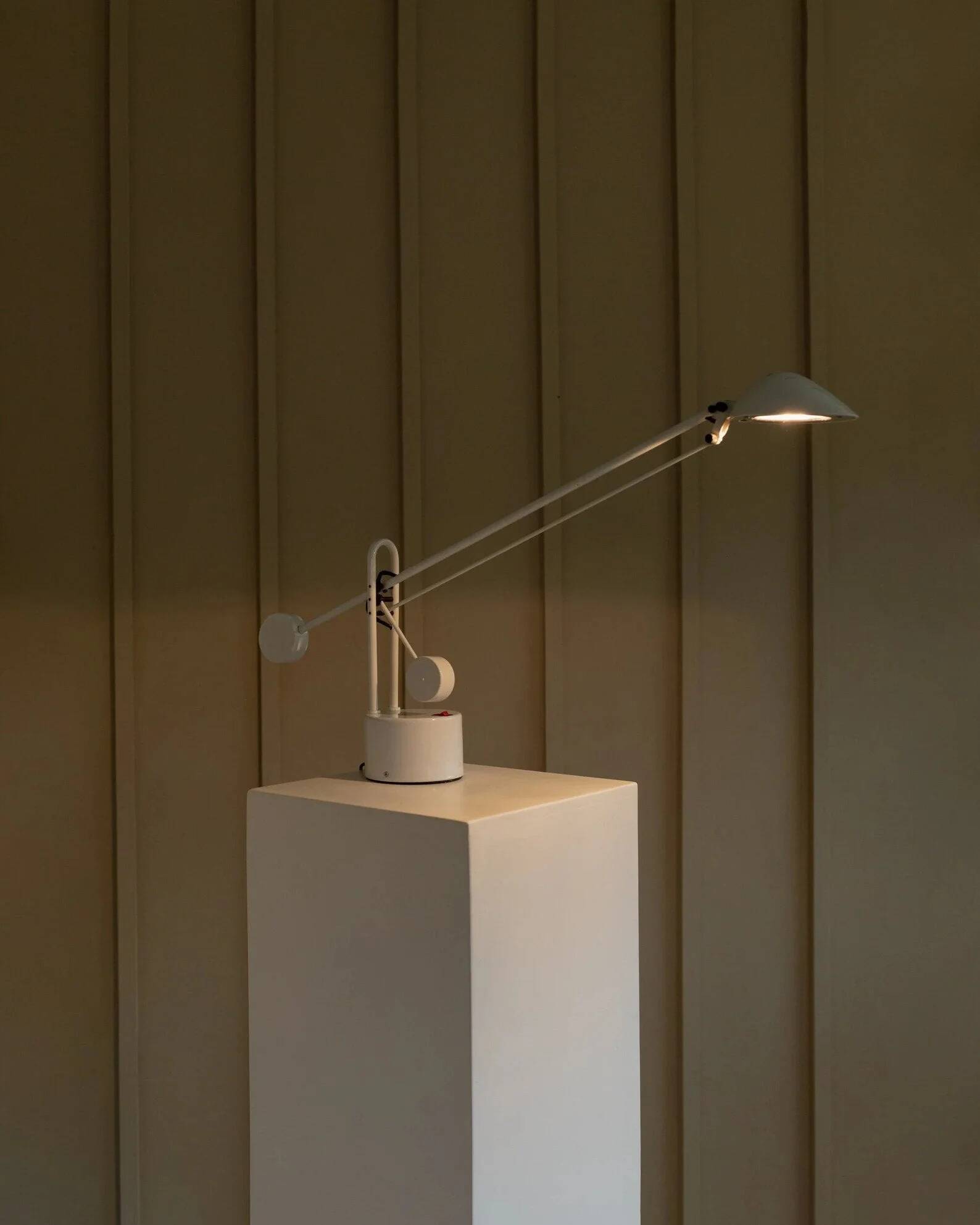 White Metal Stilplast Halo Balance Table Lamp from Italy - 1980s Postmodern Memphis Design