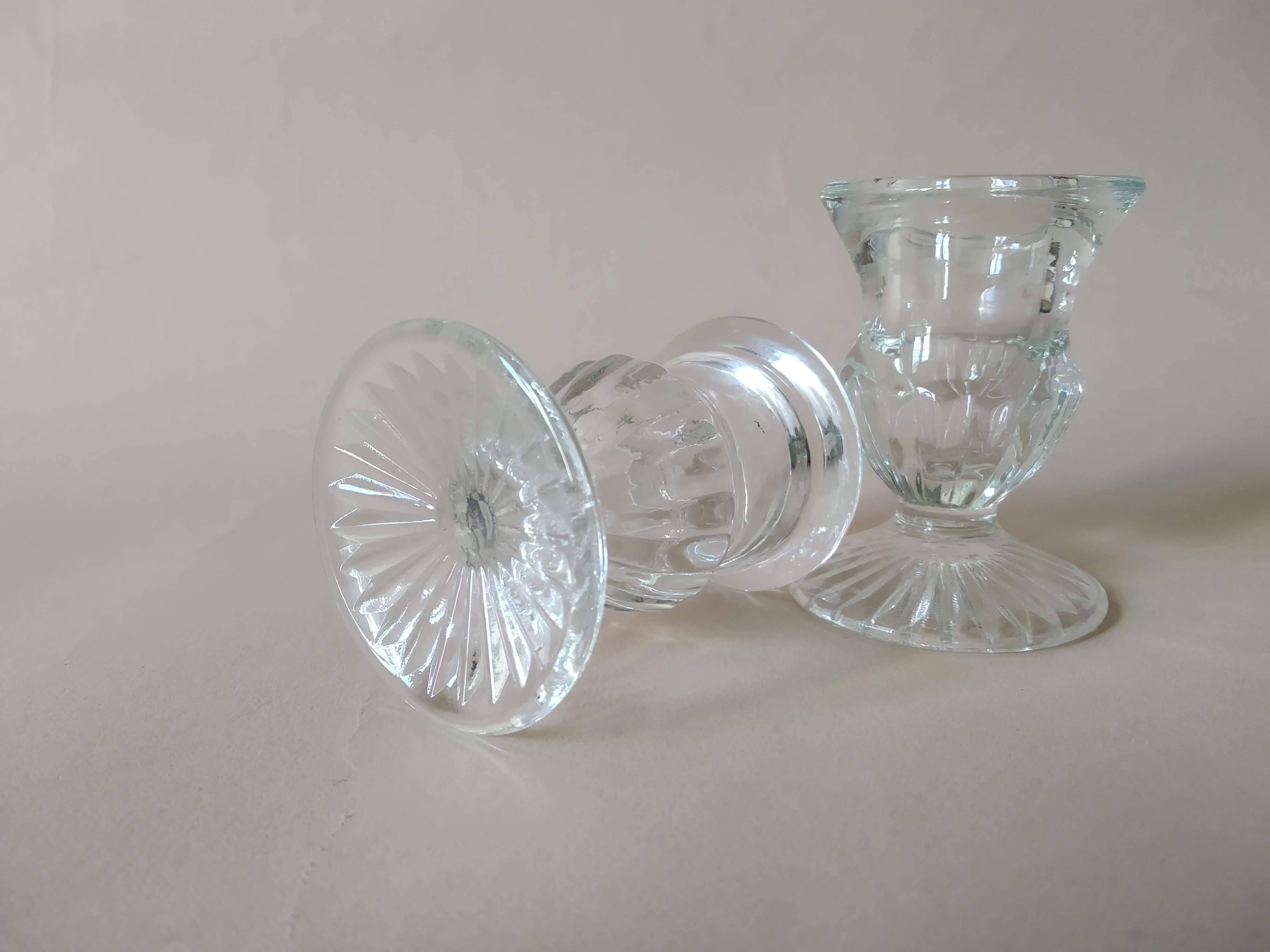 Paire de bougeoirs en verre forme Medicis