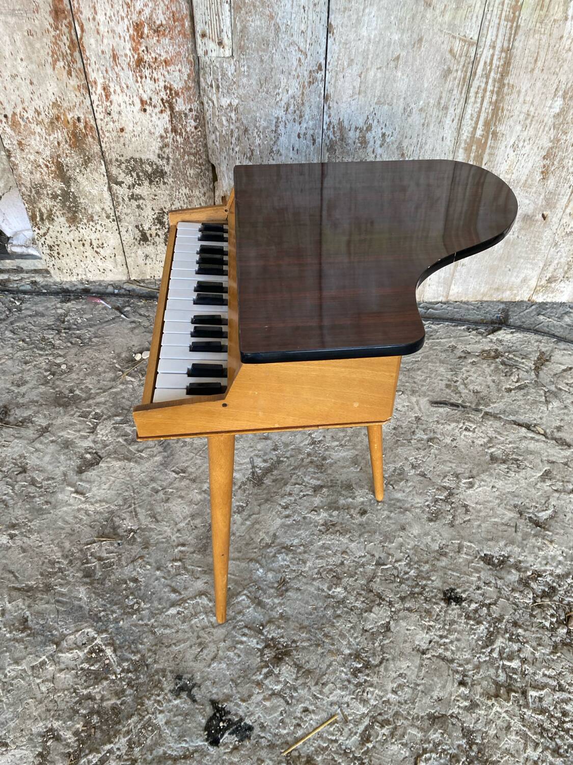 Piano a child's old wood + formica compass legs 1960s vintage