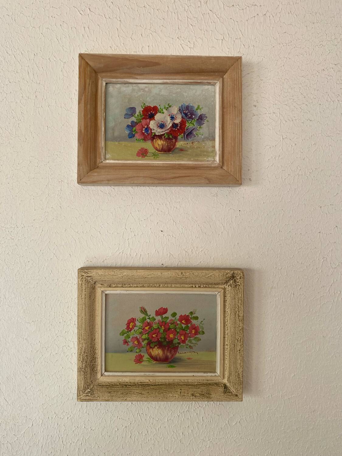 Oil painting red country flowers in a vase.