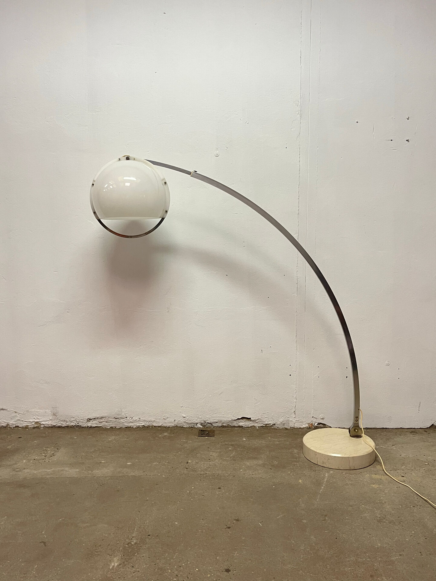Arc floor lamp Guzzini 1970s