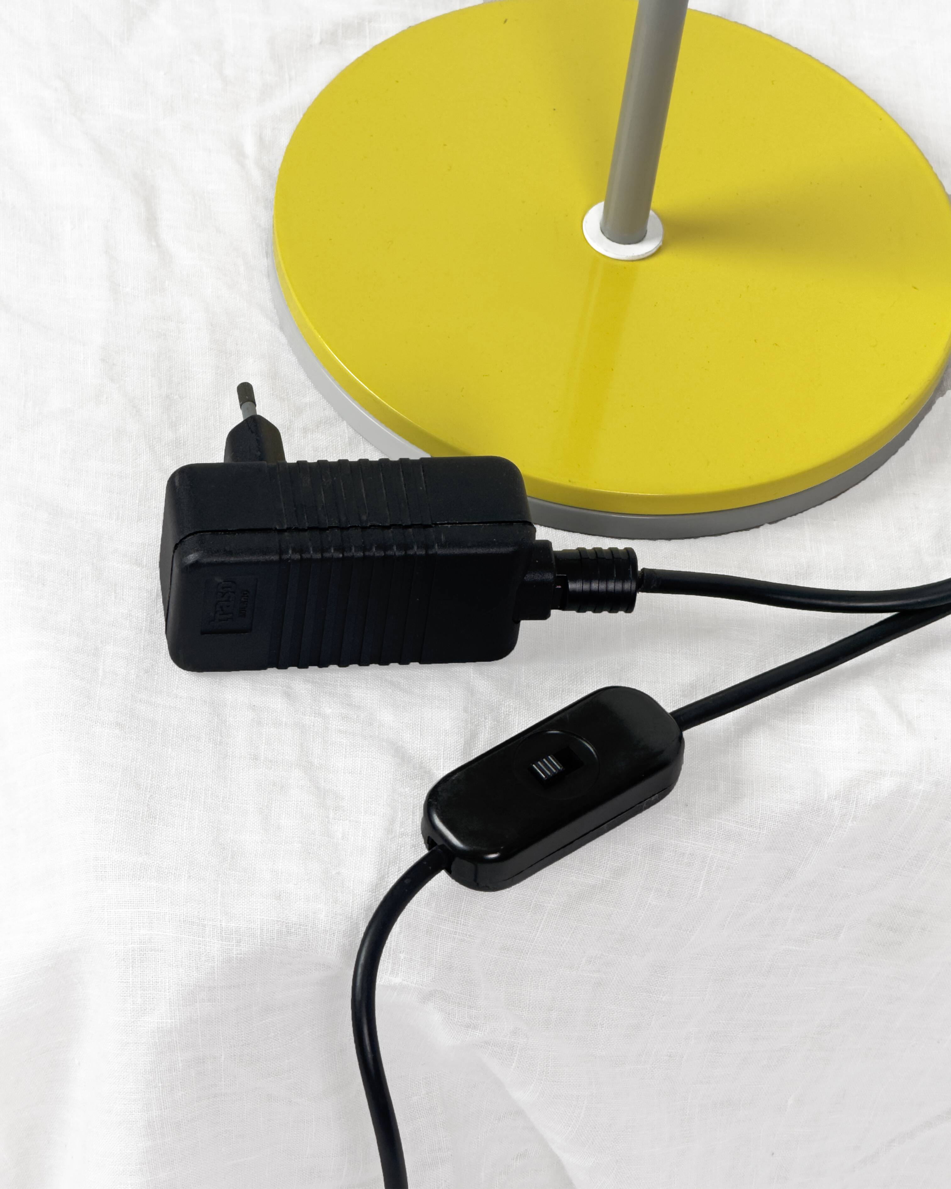 Martinelli Luce Table Lamp, Italy, 1980s – Yellow & Metal Shade