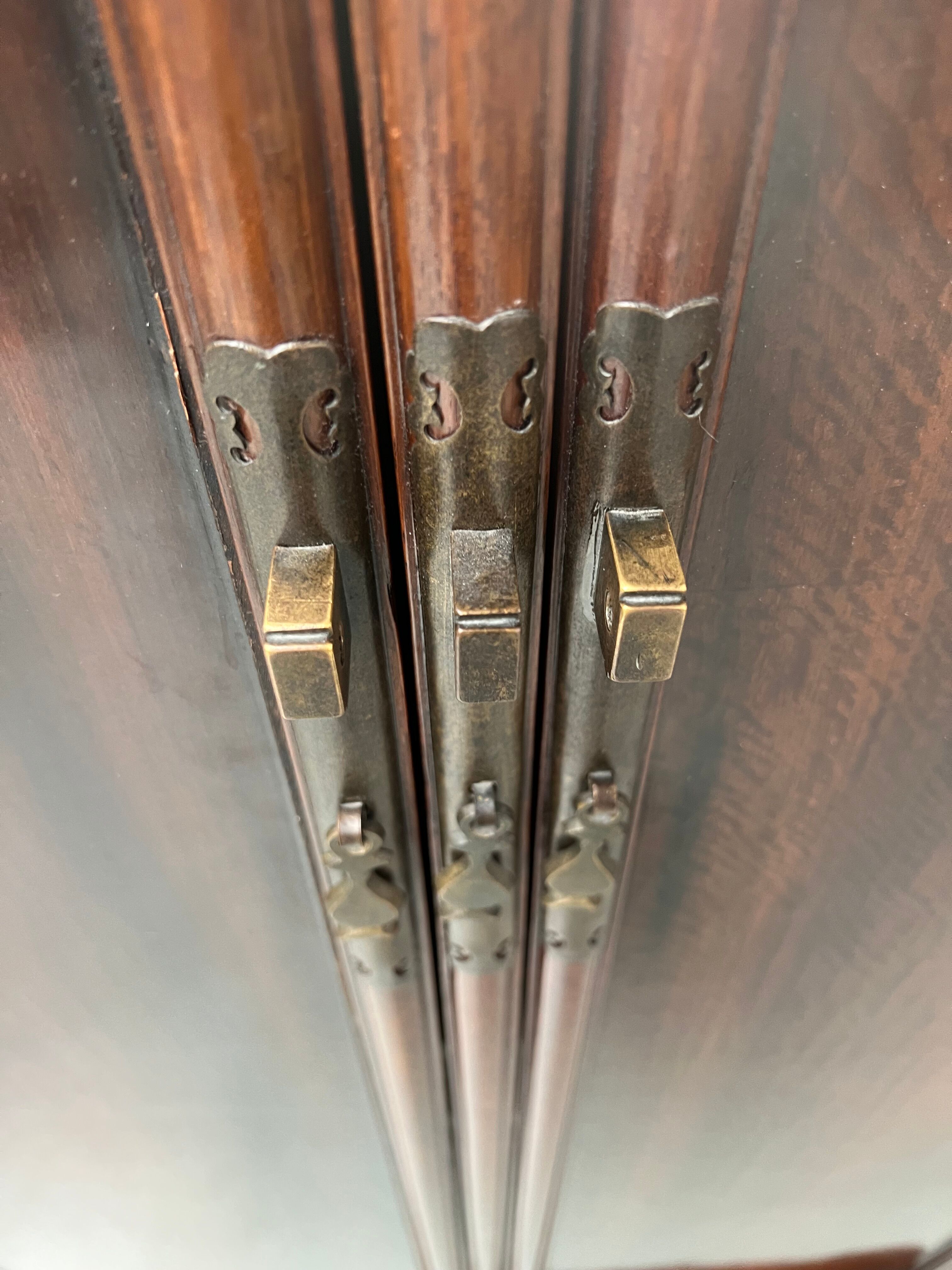 Chinese trapezoidal roller cabinet, made of rosewood.