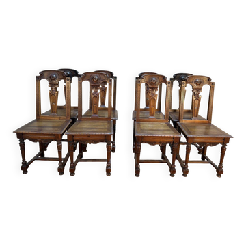 Suite de 8 chaises Néo-Renaissance en noyer