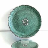 Assiette verte avec incrustation de fleurs argentées signé Argenta de Gustavsberg