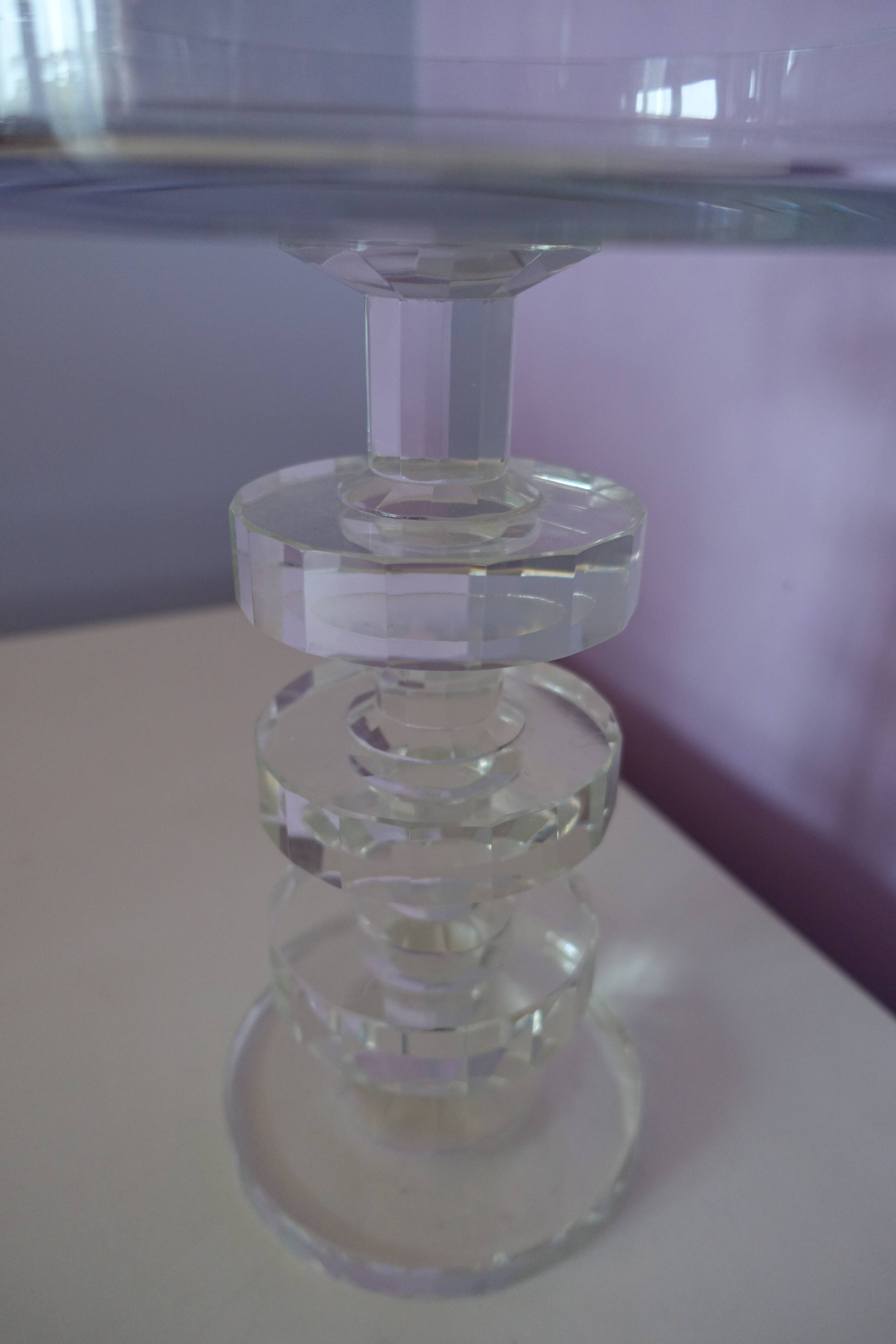 Superb crystal bowl on a 50 cm high pedestal, elegant and refined.