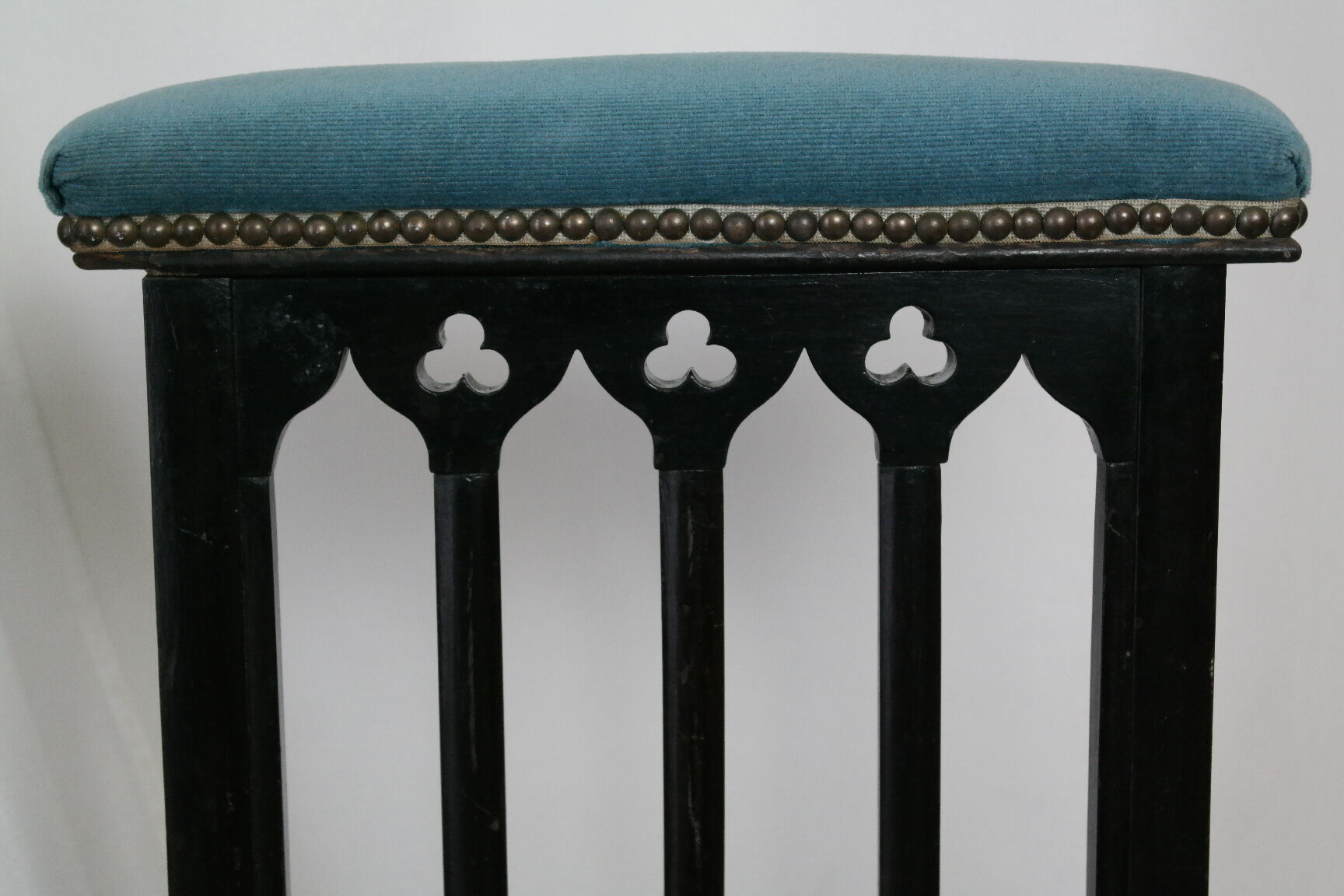 Chair prie-dieu style Napoleon III blackened wood openwork velvet blue