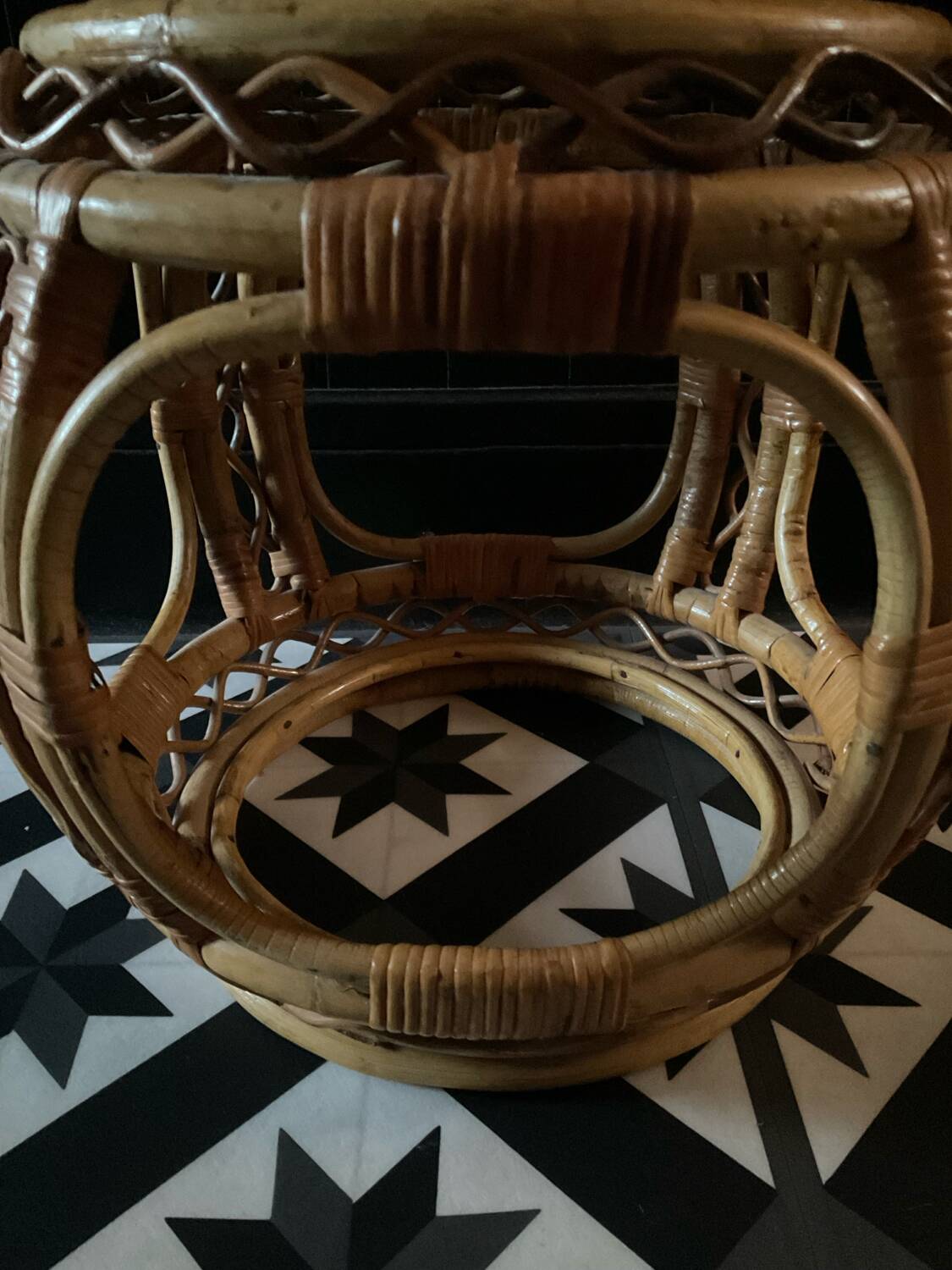 Vintage side table in rattan from the 60s-70s.