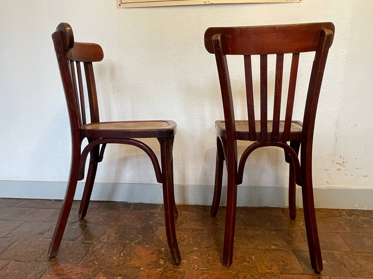 Chaises de bistrot Parisiennes