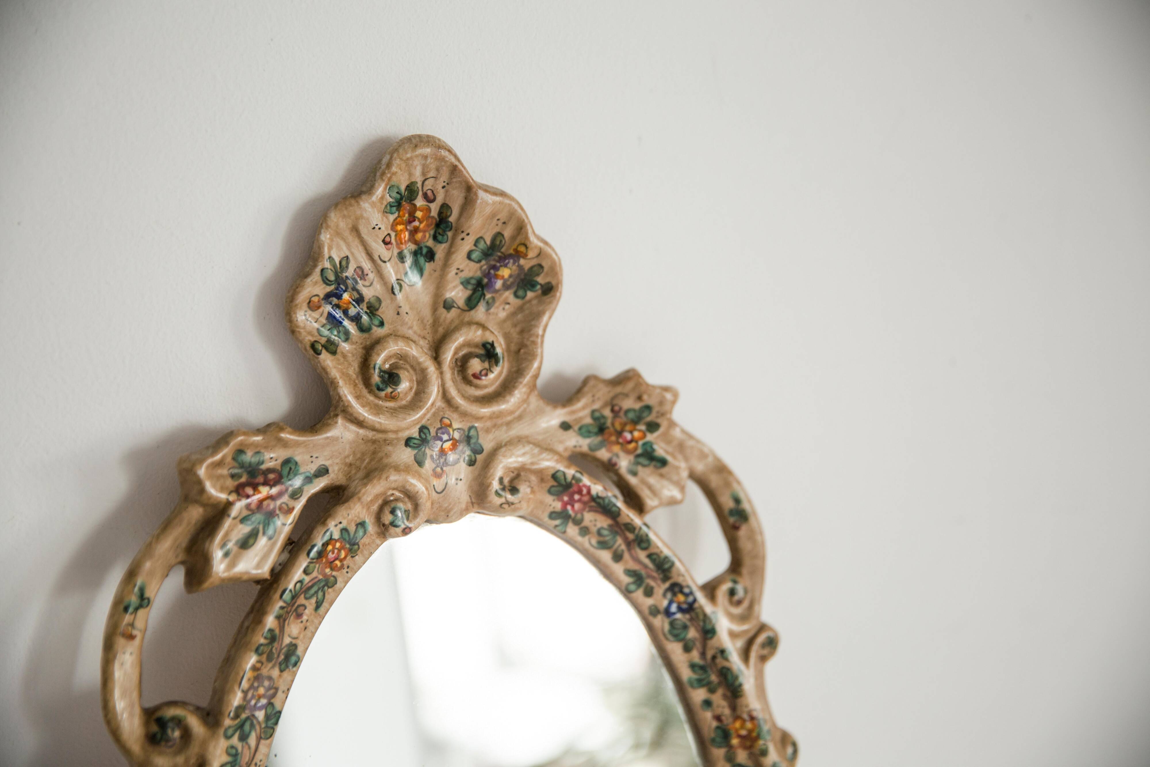 Miroir mural vintage style milieu du siècle avec décor fleurs en plâtre