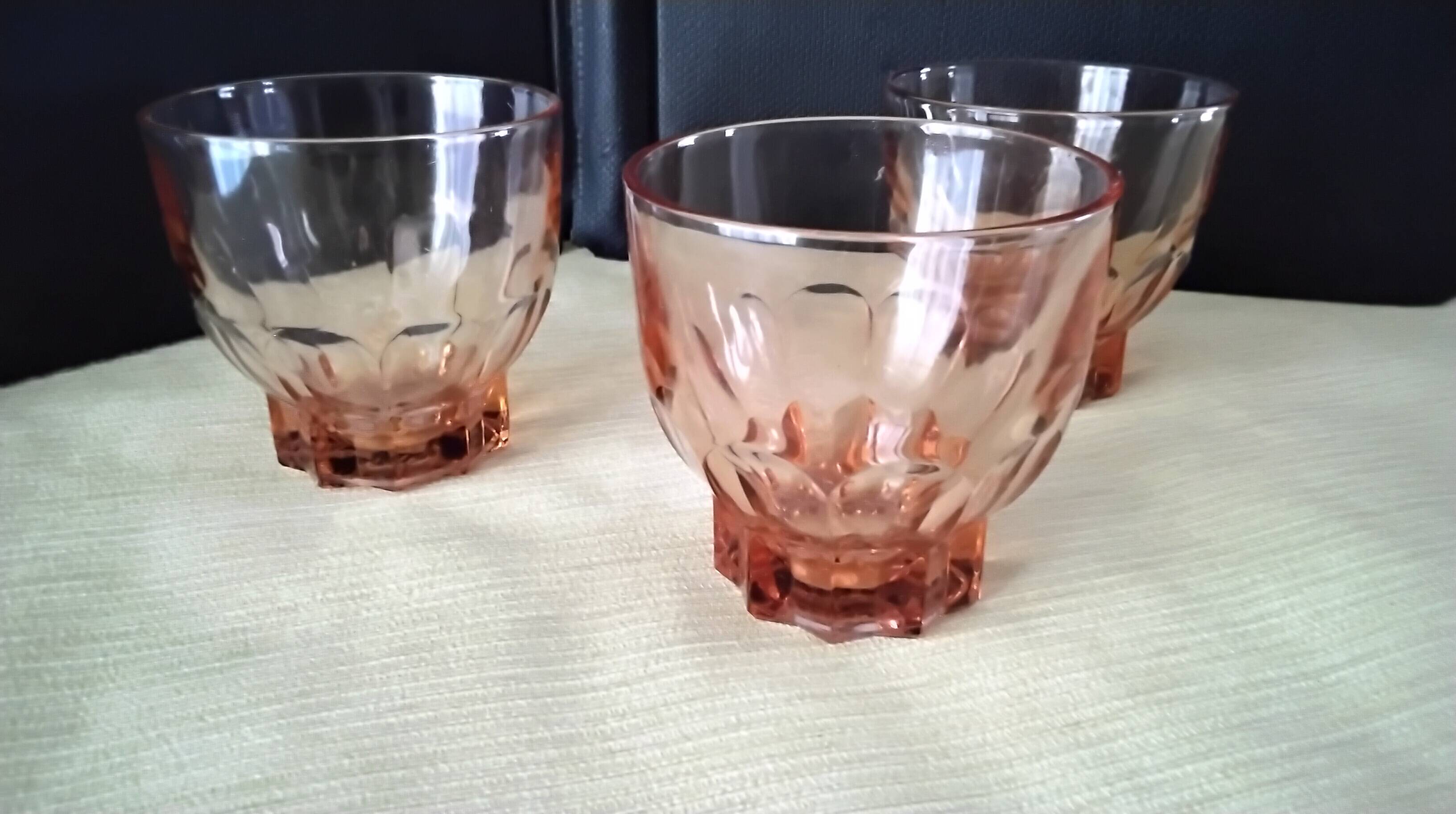 3 Verres de table en verre rosé  Années 50