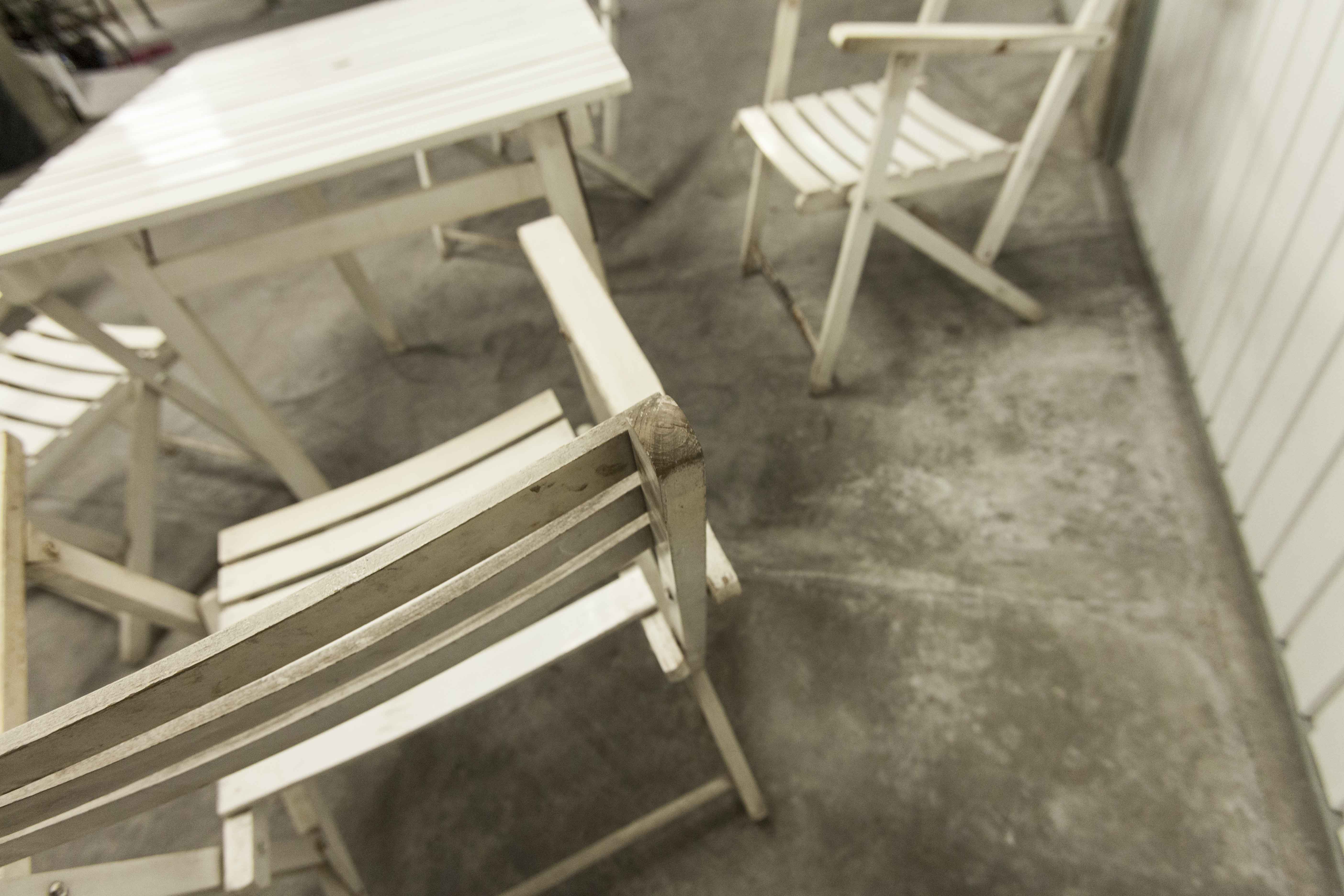 Garden furniture table and 4 armchairs 60's in its juice