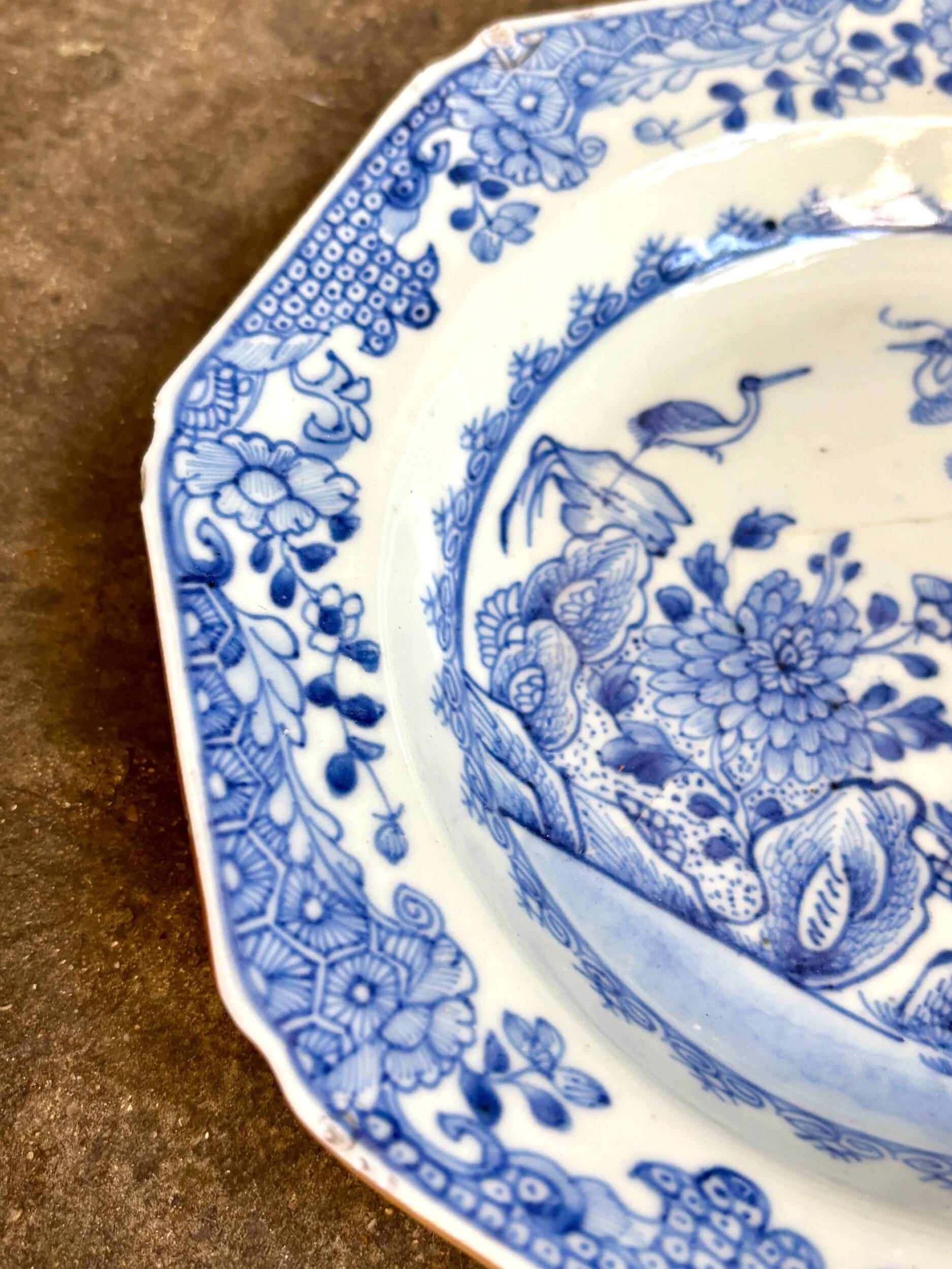 Octagonal deep plate from the Compagnie des Indes in blue porcelain