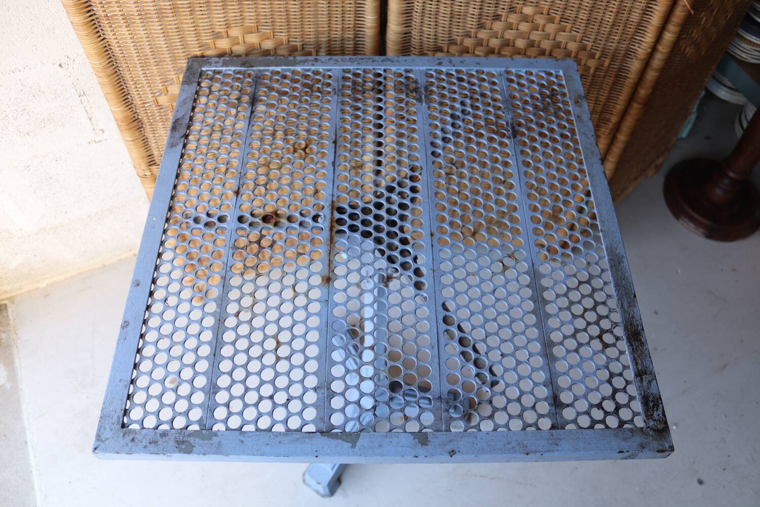 Old bistro table in cast iron and perforated metal, SIGHE Jeune Toulo