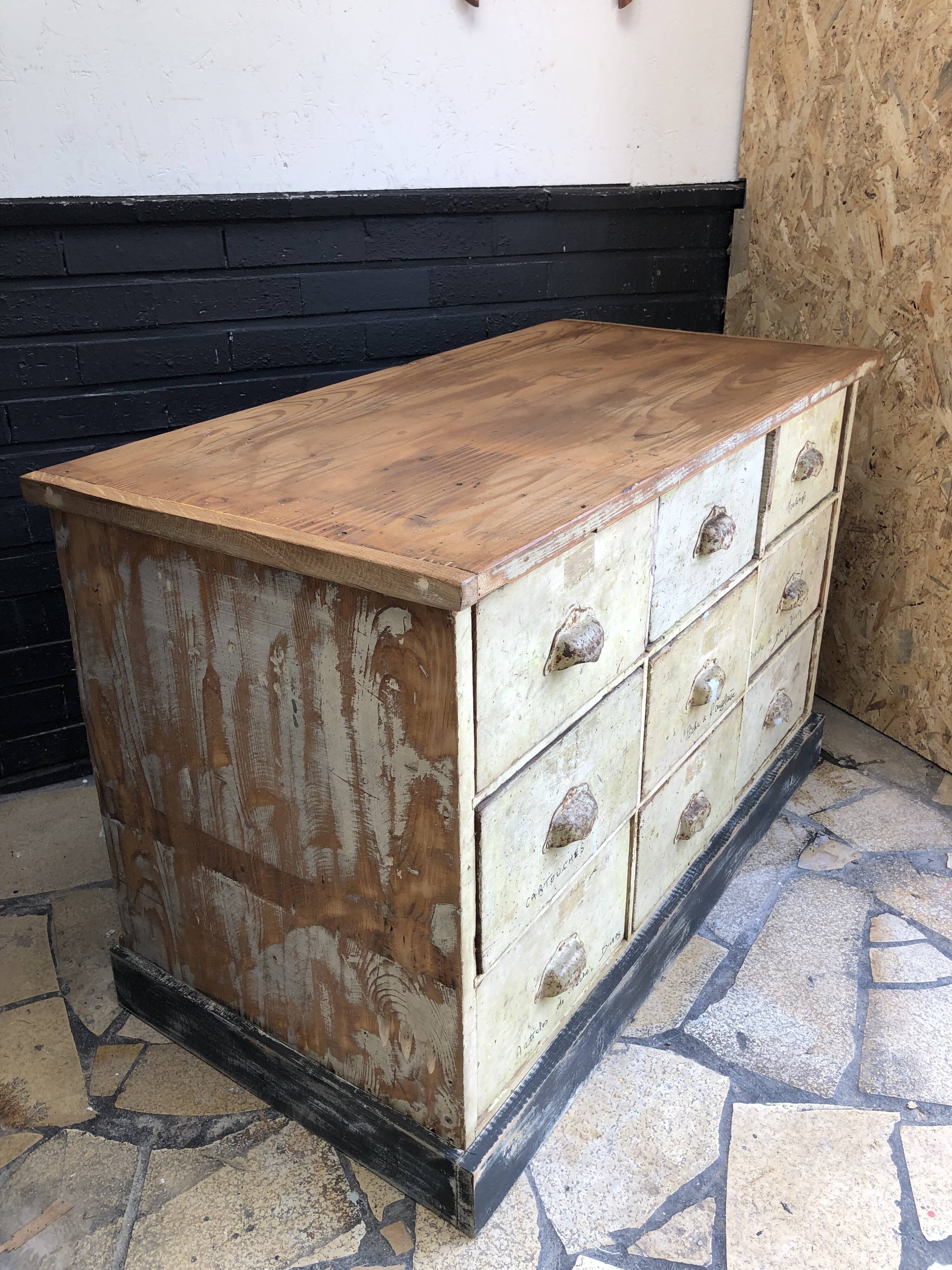 Trade cabinet with drawers