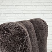 Années 1960, design danois, fauteuil rembourré, véritable peau de mouton.