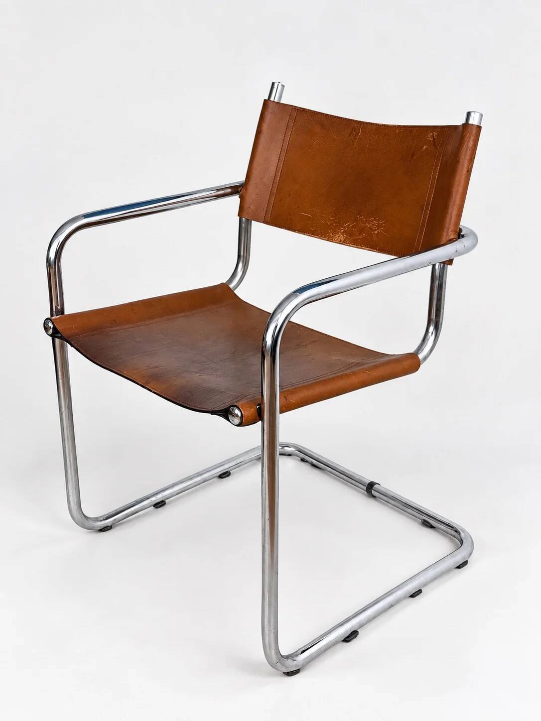 Bauhaus cantilever chair, cognac leather and chrome.