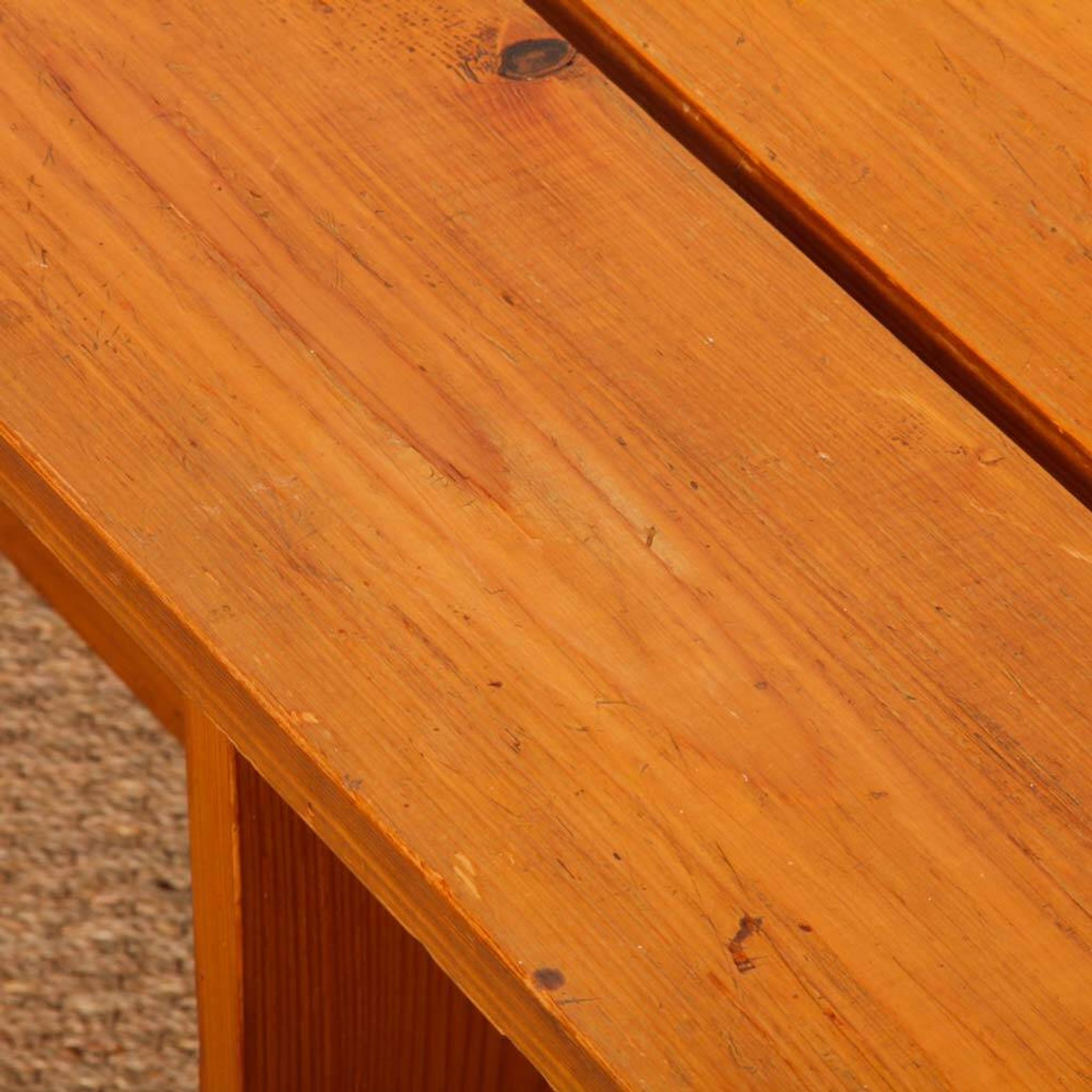 Vintage pine bench, 20th-century work.