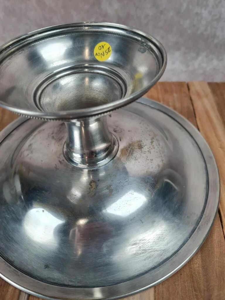 Vintage silver-plated compote with engraved frieze.