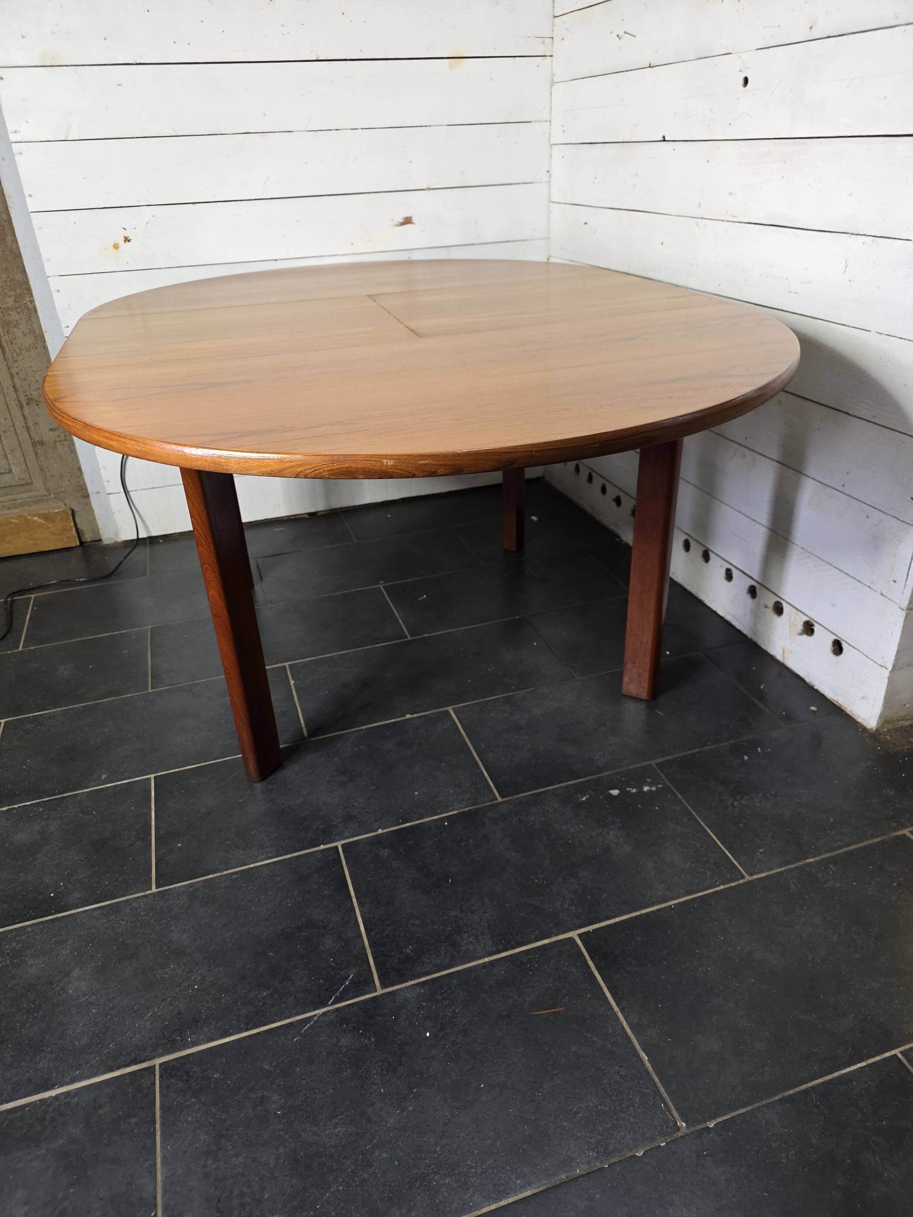 Vintage 60s extendable round teak table