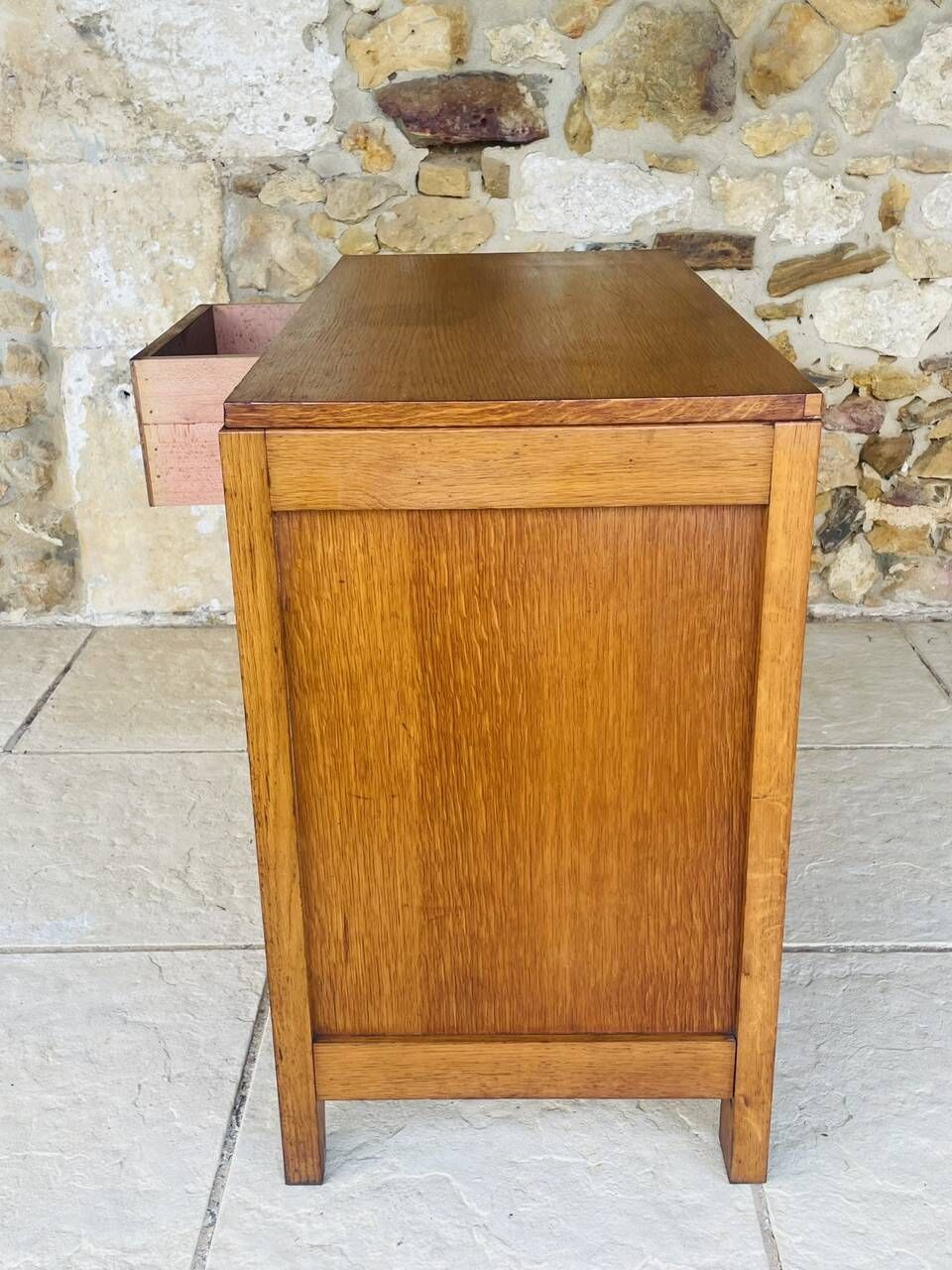 Vintage oak storage unit with drawers from the 50s/60s.