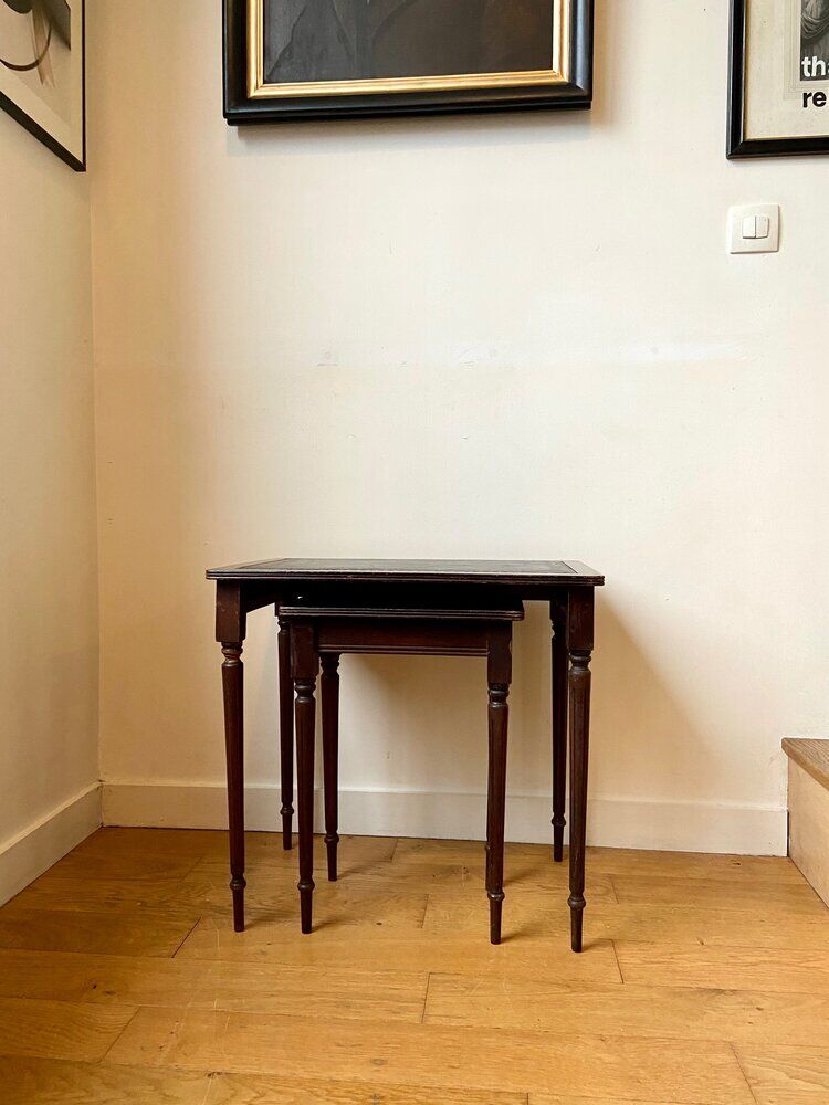 Dark wood and black leather tables