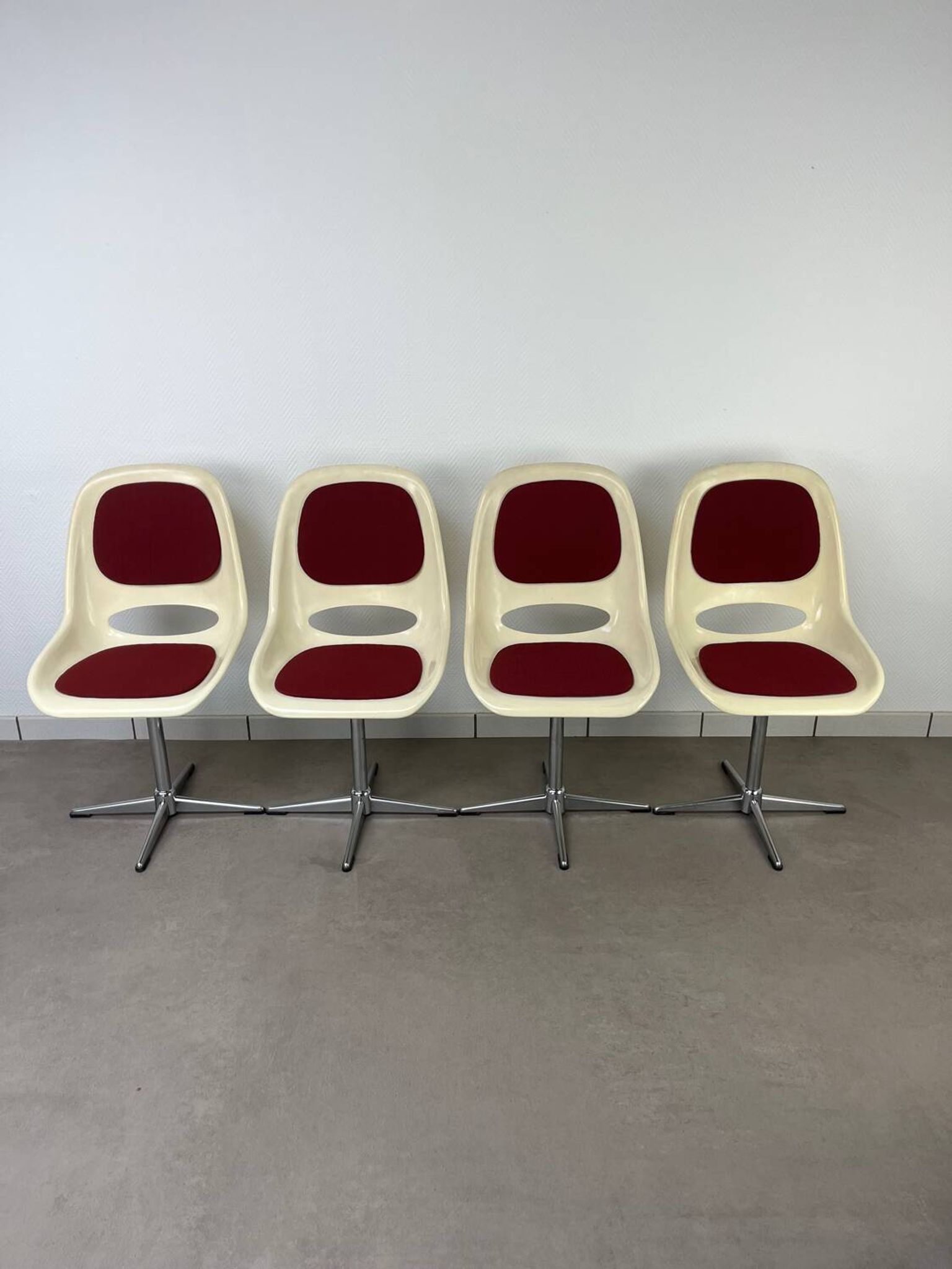 4 chaises Space Age, coque années 70 pour Lockhausen