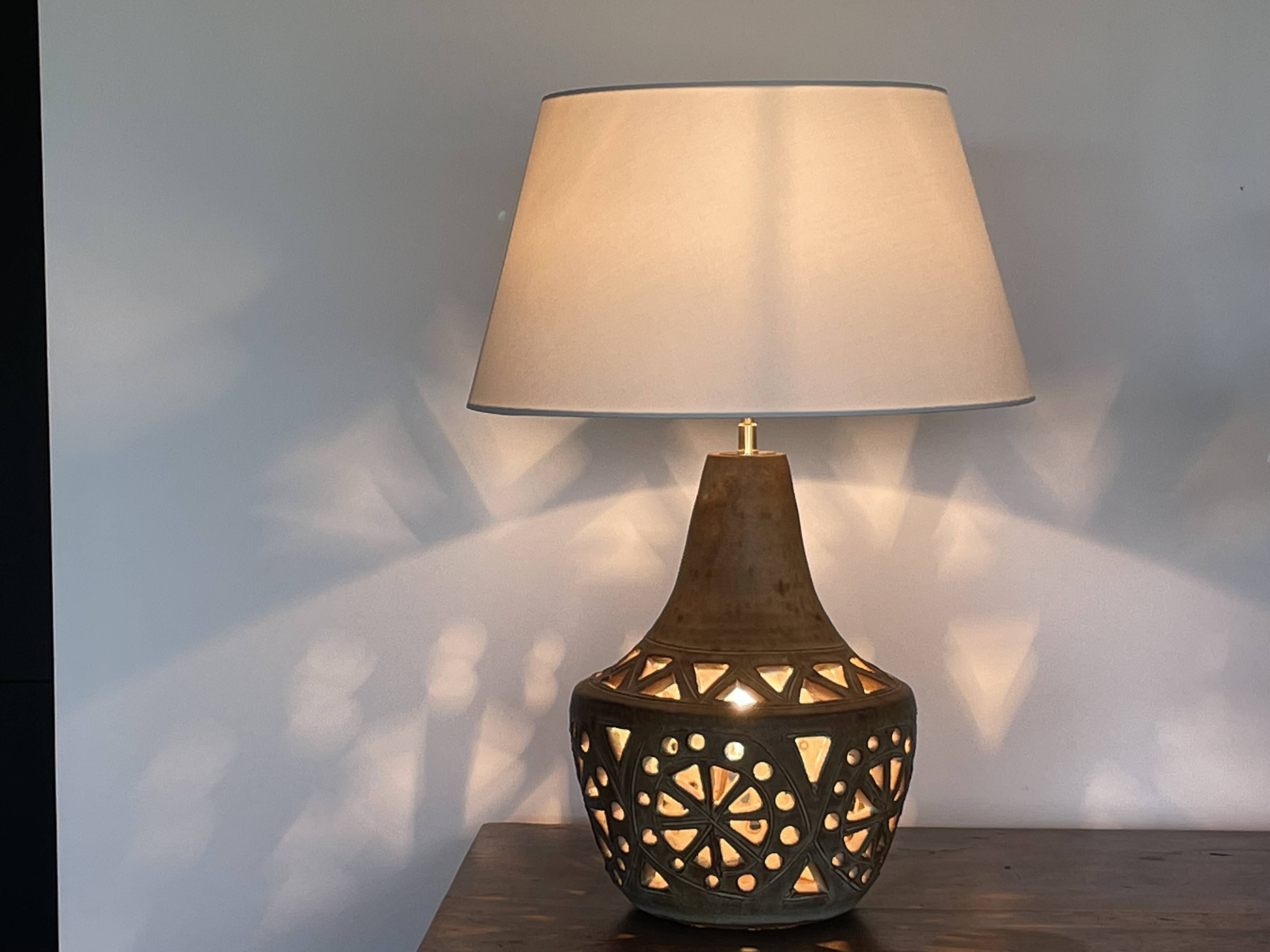 Lampe en  grès signée agnes escala