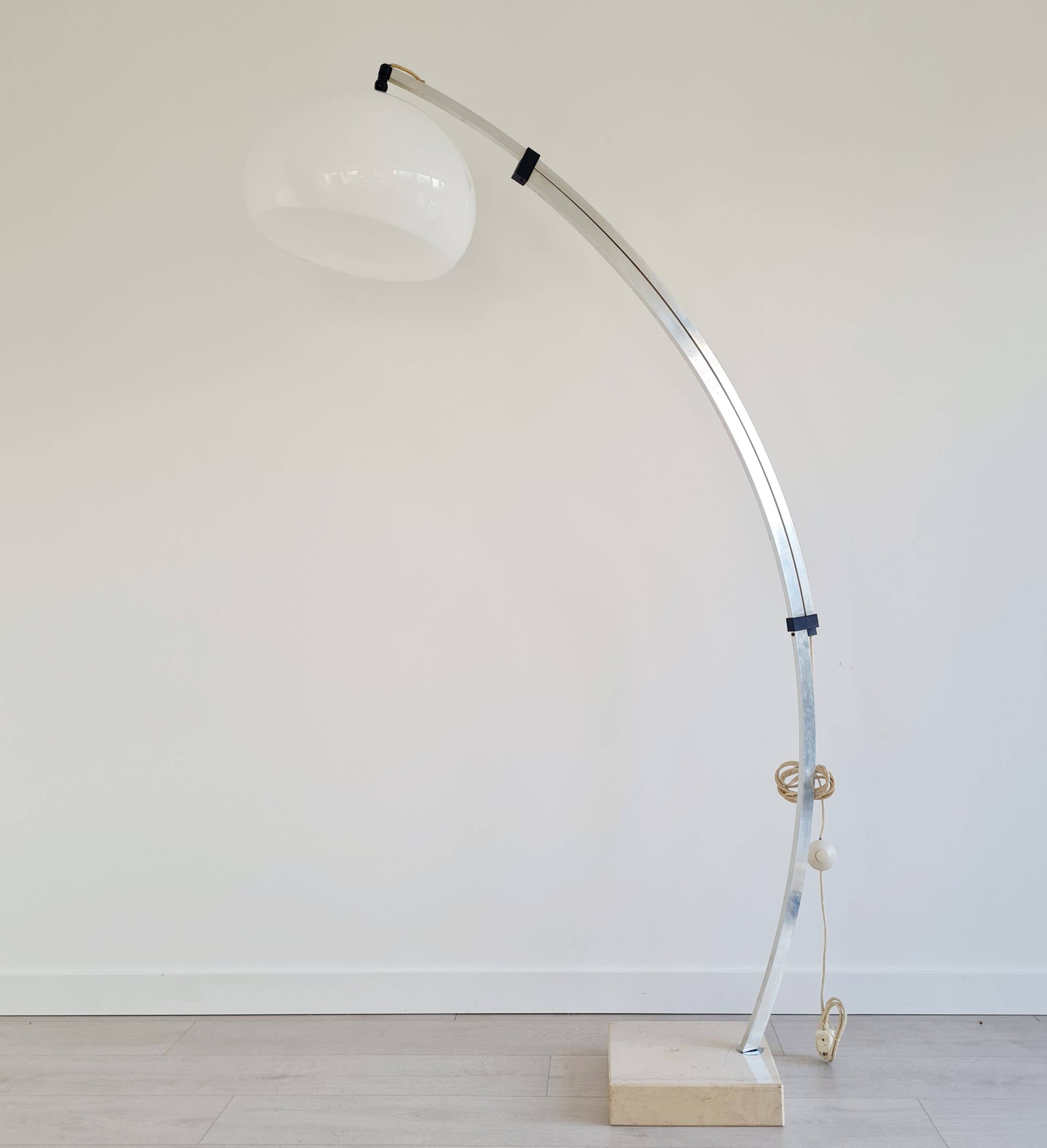 Arc floor lamp from the 60s-70s Guzzini