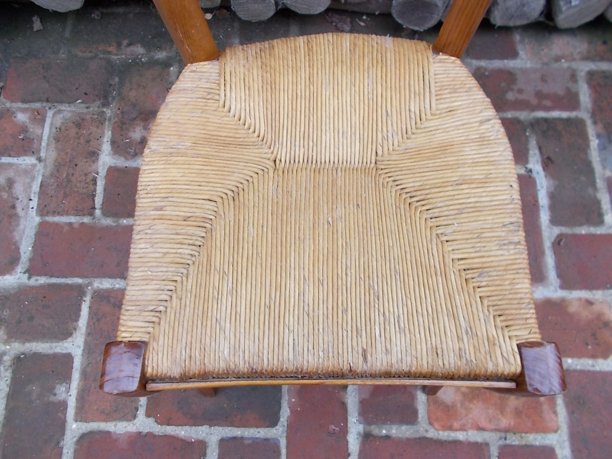 Rush seat chair in acacia