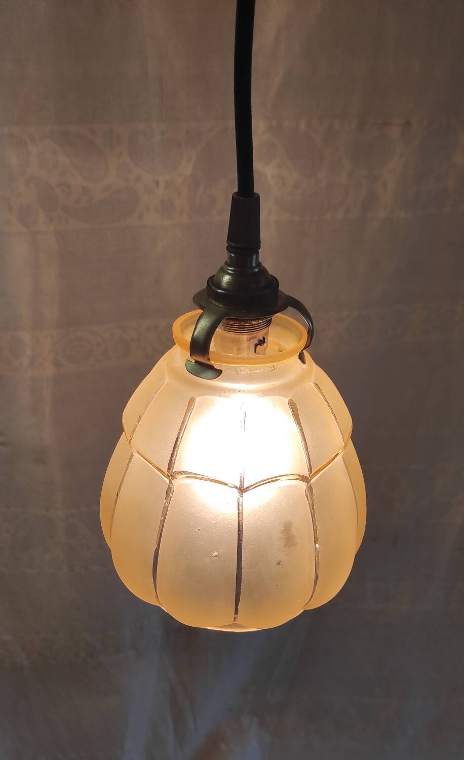 Art Deco lampshade in gilded glass and brass frame - mid 20th century