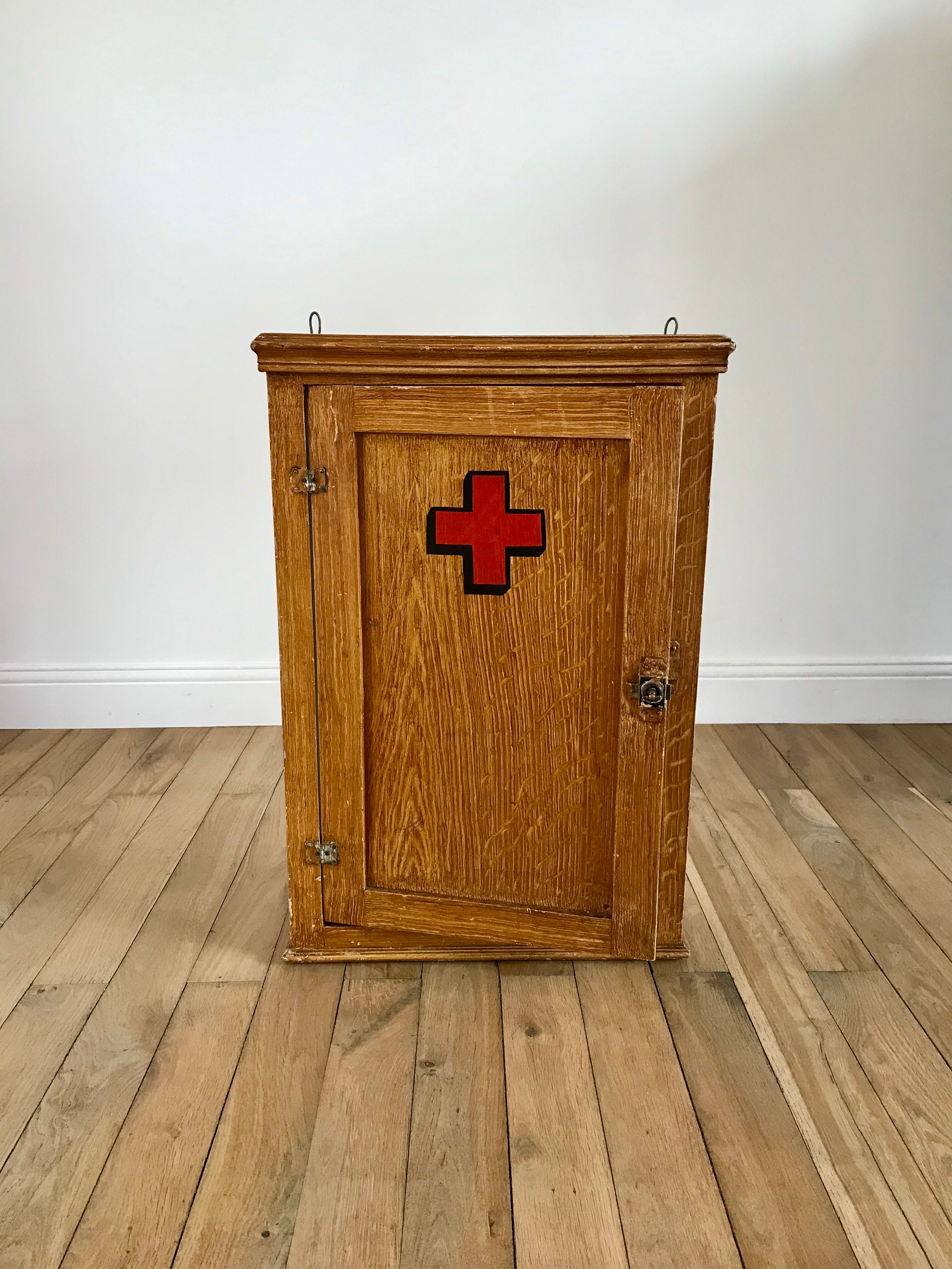 Wall Shelf / Medicine Cabinet Vintage 50s
