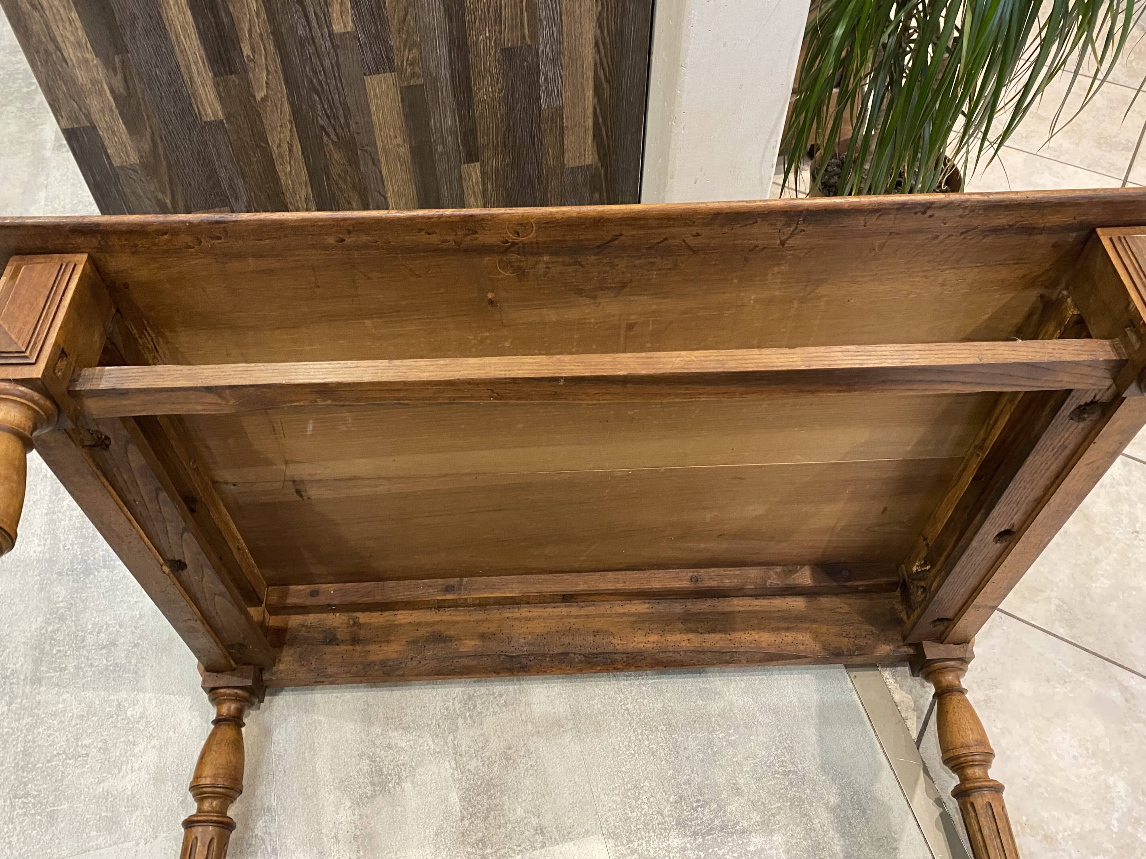 Bureau 1 tiroir en bois massif chêne pieds tournés et sculptés 89x62cm