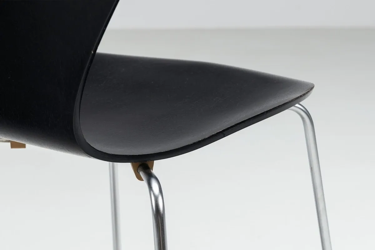 Arne Jacobsen set of eight 3107 Butterfly dining chairs Fritz Hansen Denmark 1967