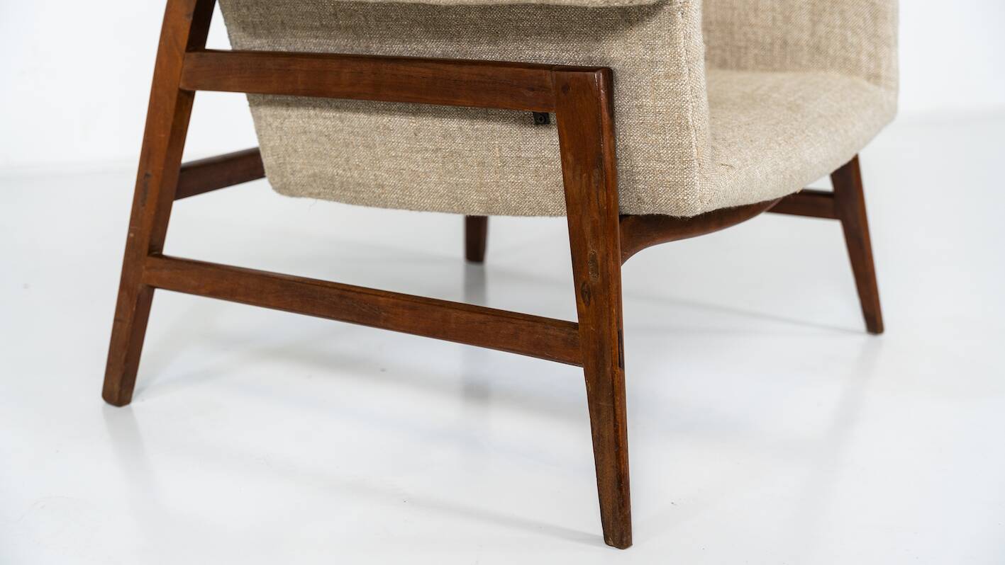 Mid-Century Modern Pair of Armchairs in the style of Gianfranco Frattini, Italy, 1960s