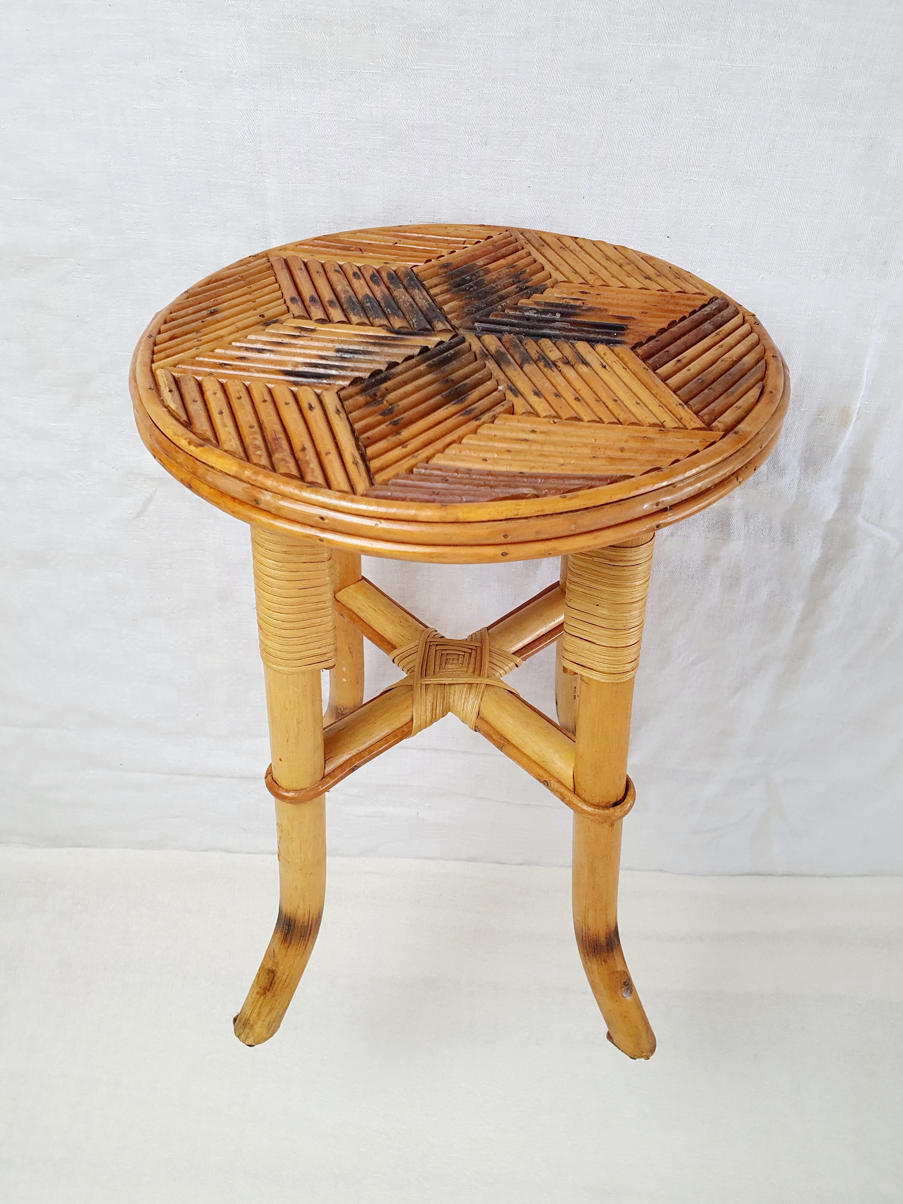 Tabouret en marqueterie de rotin 1960