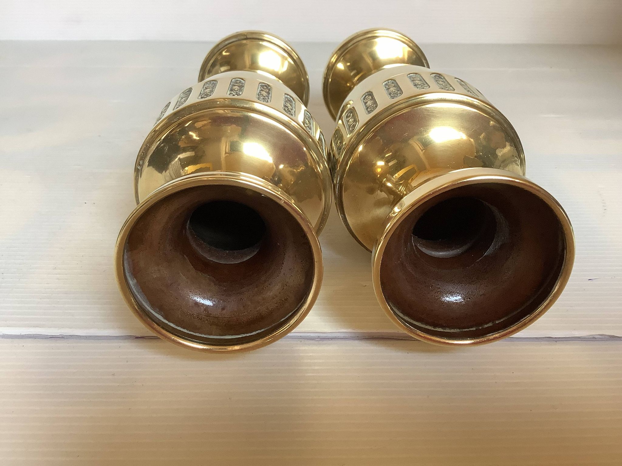 Paire de vases en laiton