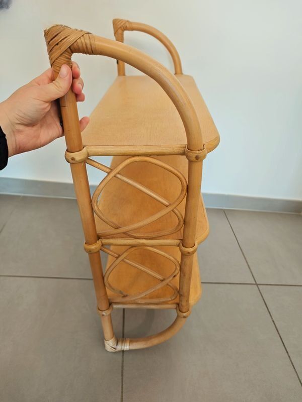 Étagère murale en rotin