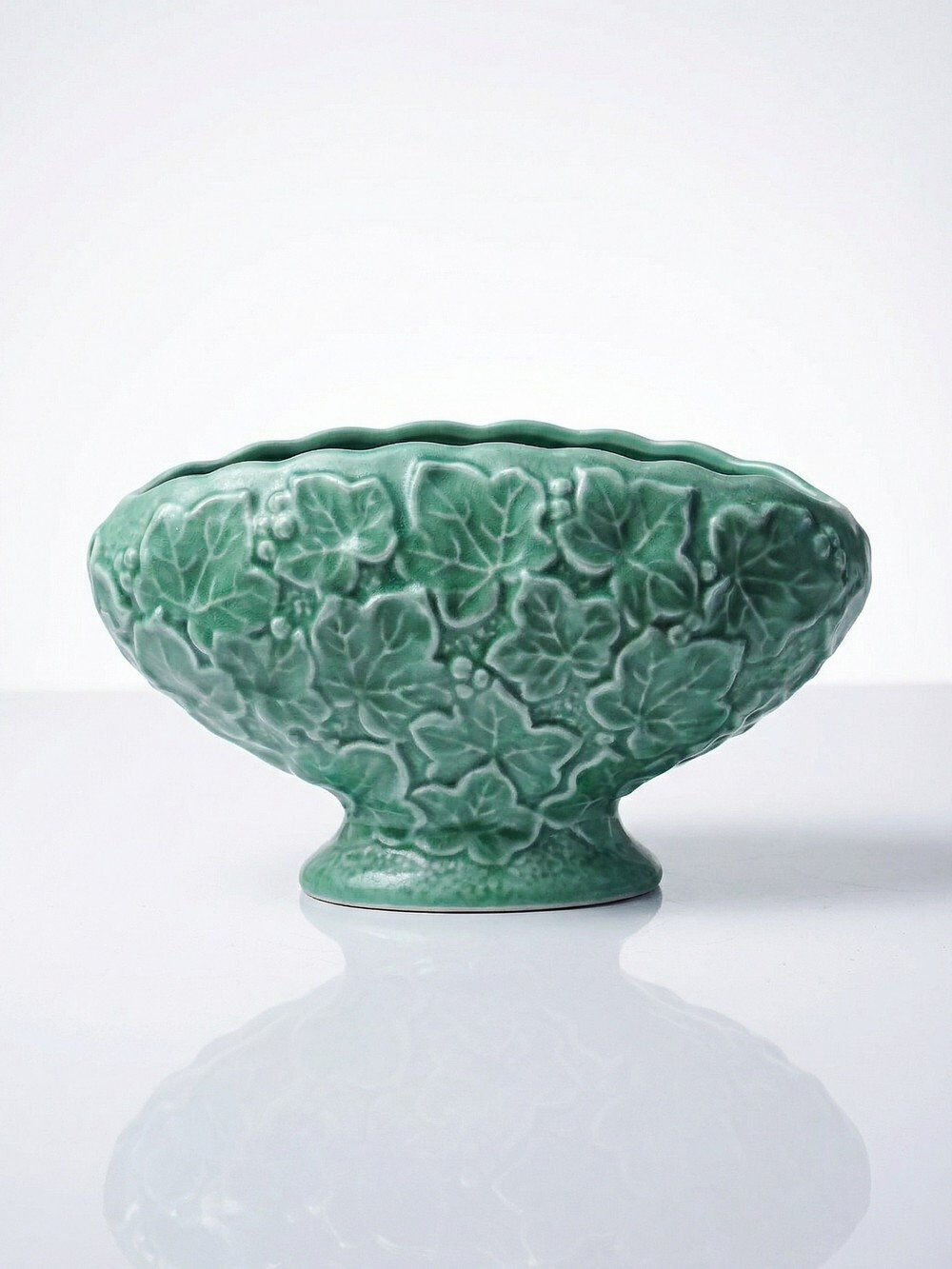 Small earthenware planter in relief barbotine style with ivy, Sylvac England.