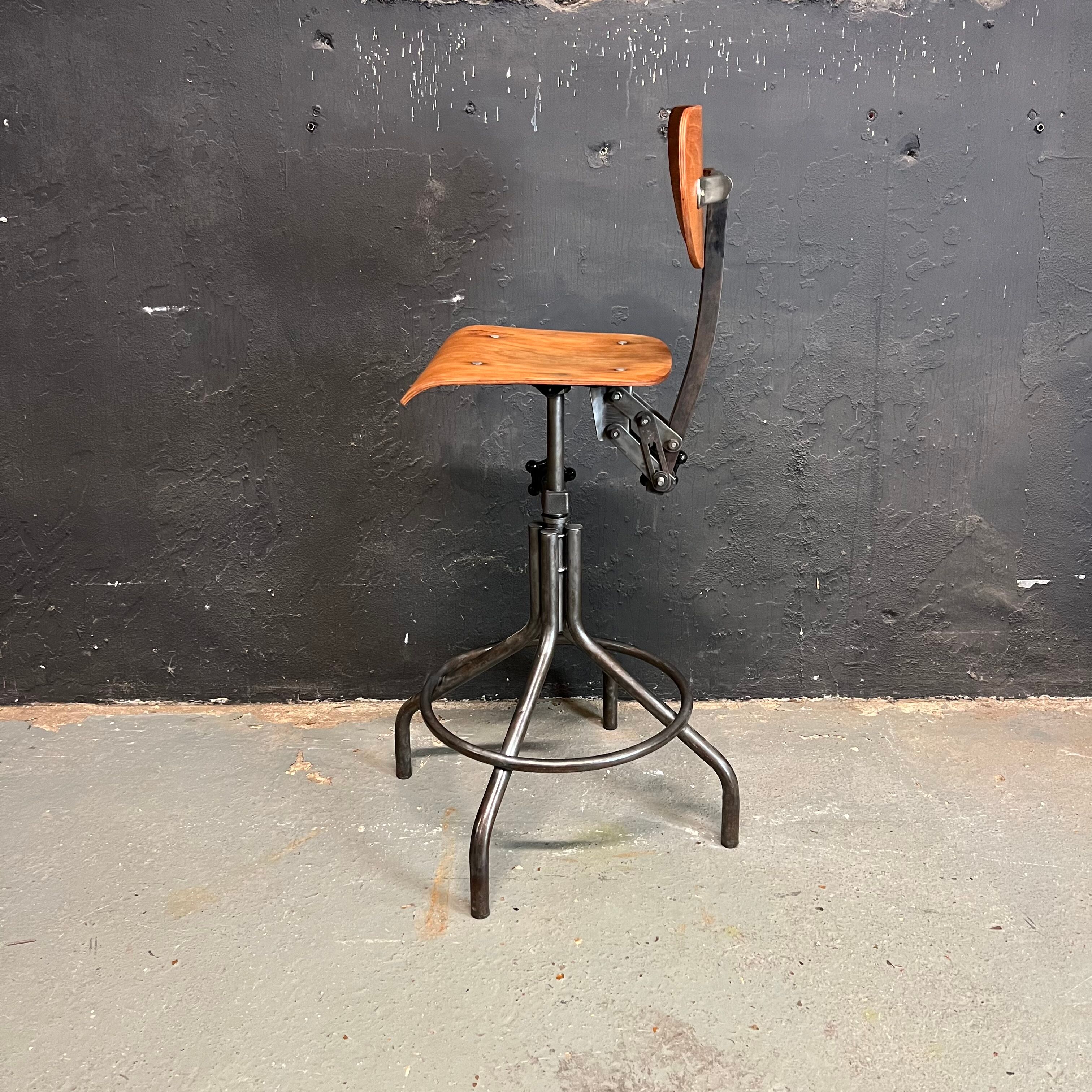 Chaise d’atelier réglable Bienaise