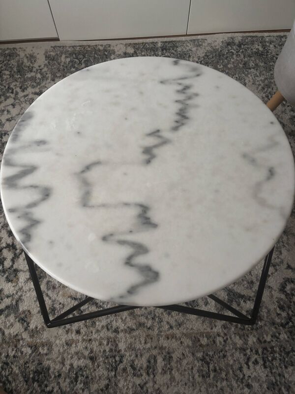 Table basse ronde en marbre et métal - Tikamoon