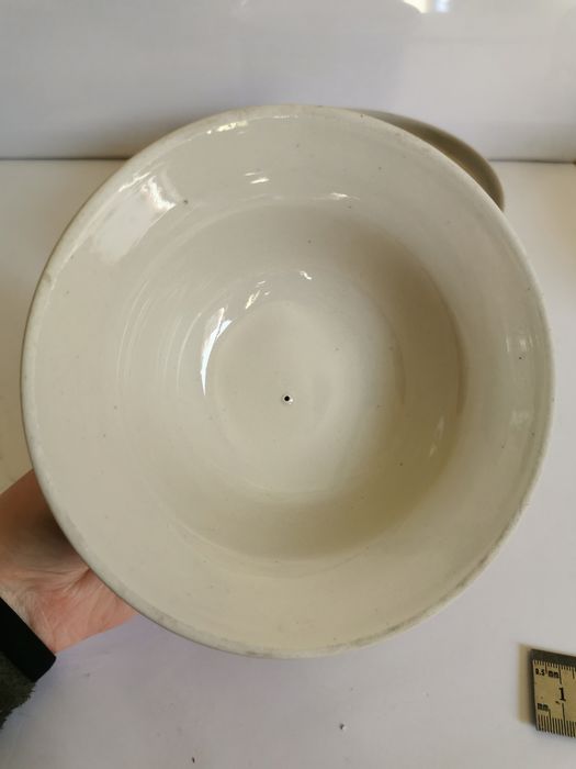 Ancient white blue Chinese ceramic pot
